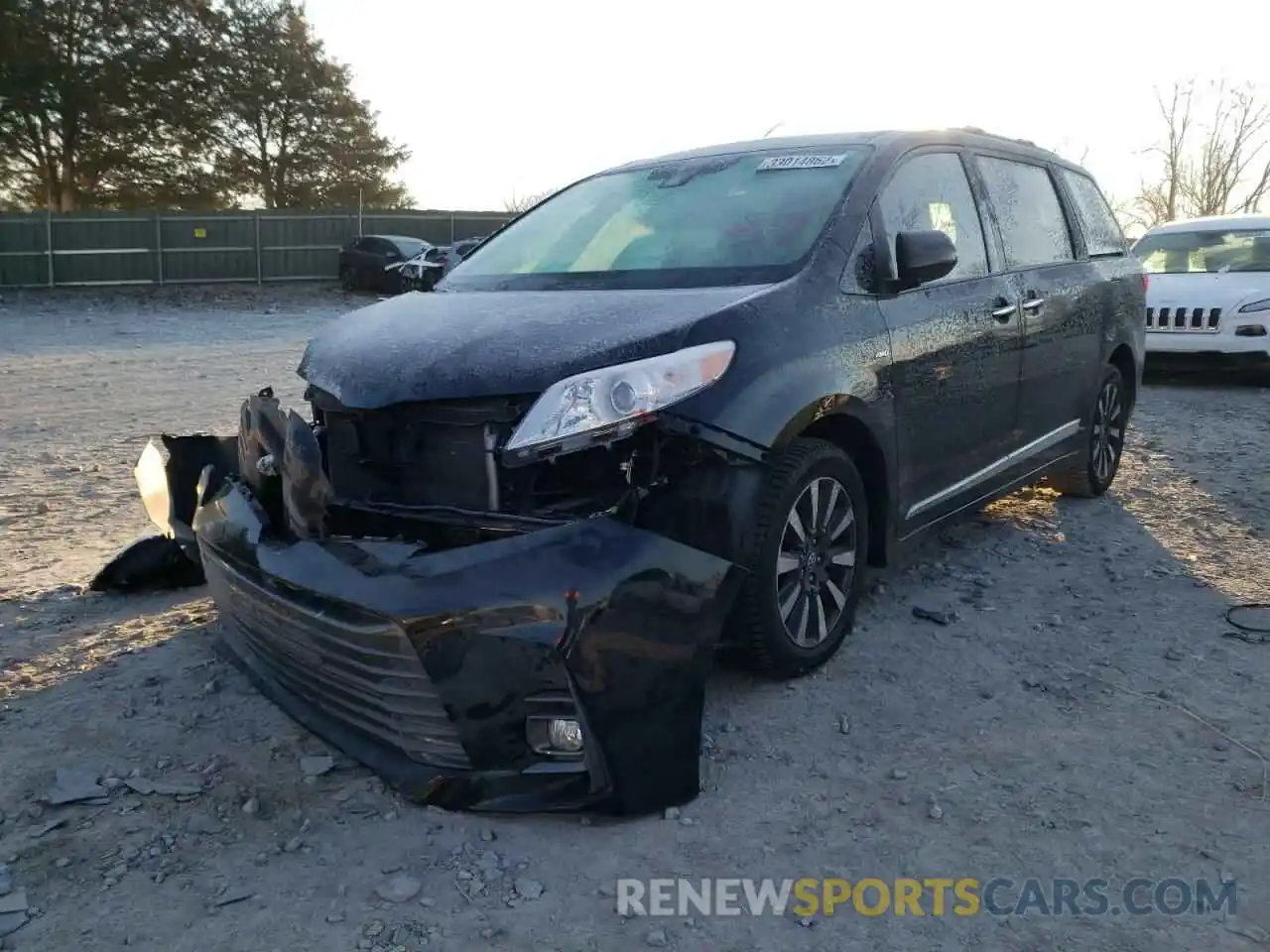 2 Photograph of a damaged car 5TDDZ3DC1KS226786 TOYOTA SIENNA 2019