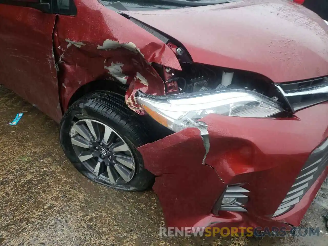 9 Photograph of a damaged car 5TDDZ3DC1KS227047 TOYOTA SIENNA 2019