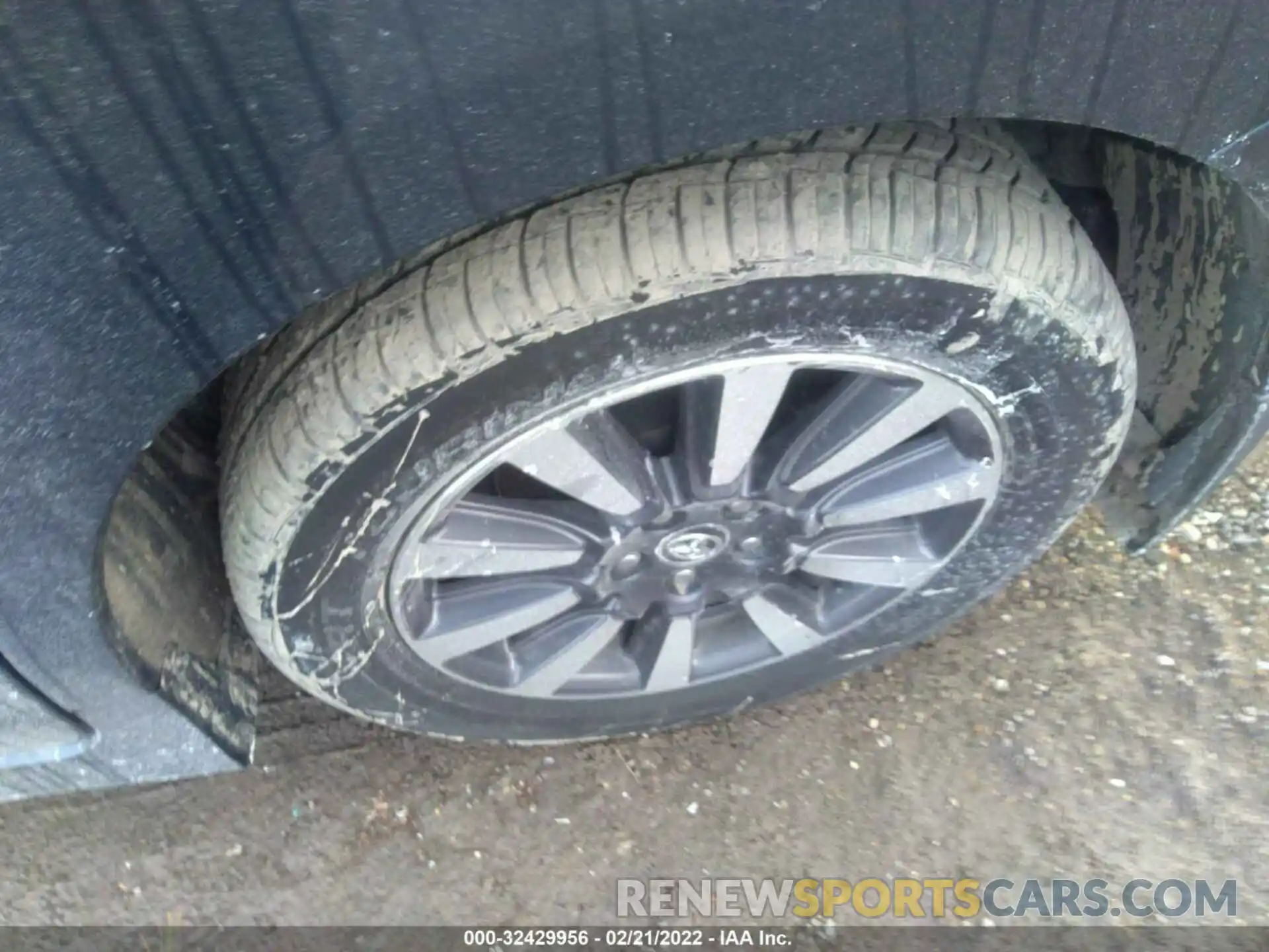 13 Photograph of a damaged car 5TDDZ3DC1KS227162 TOYOTA SIENNA 2019