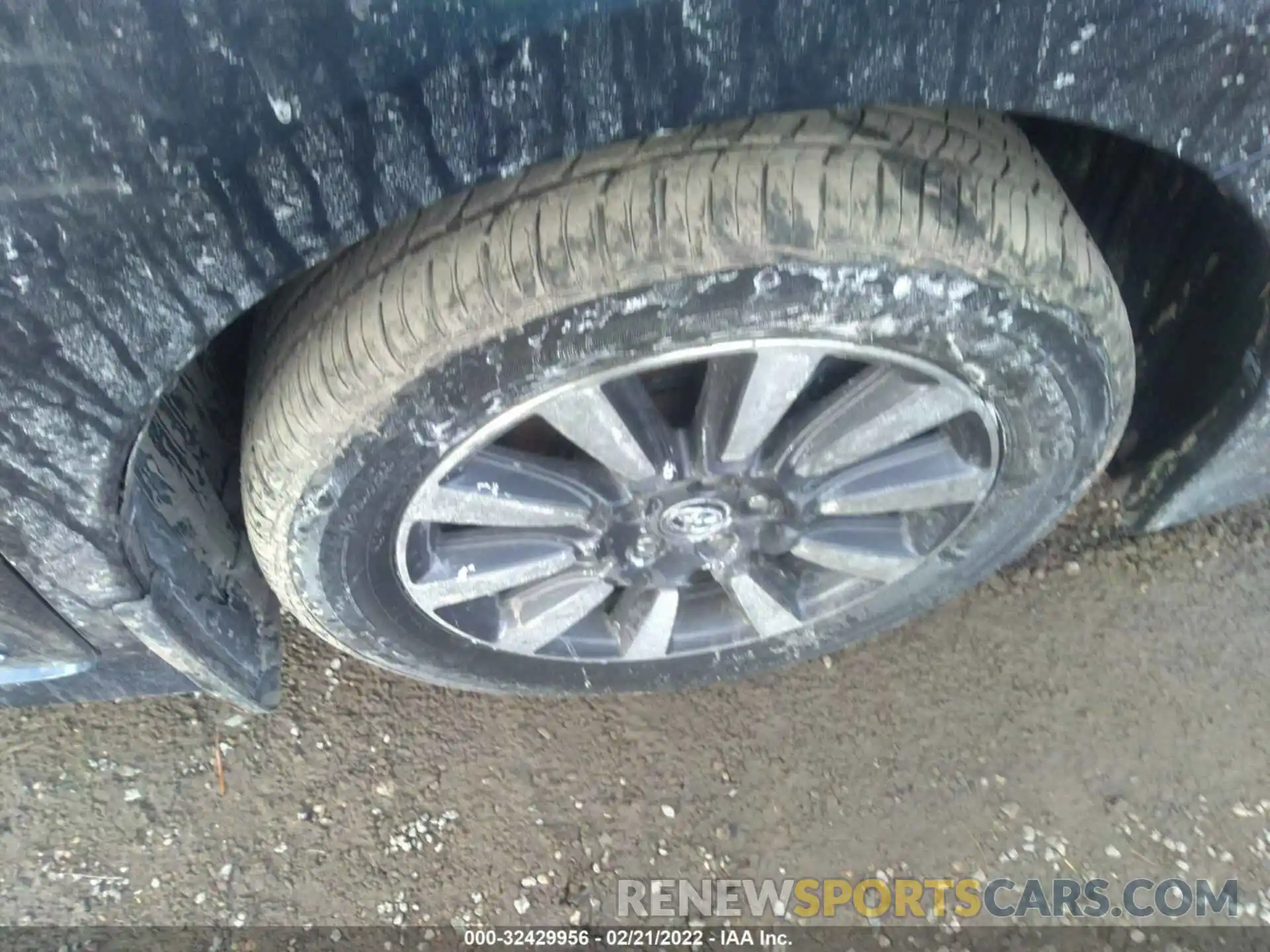 14 Photograph of a damaged car 5TDDZ3DC1KS227162 TOYOTA SIENNA 2019