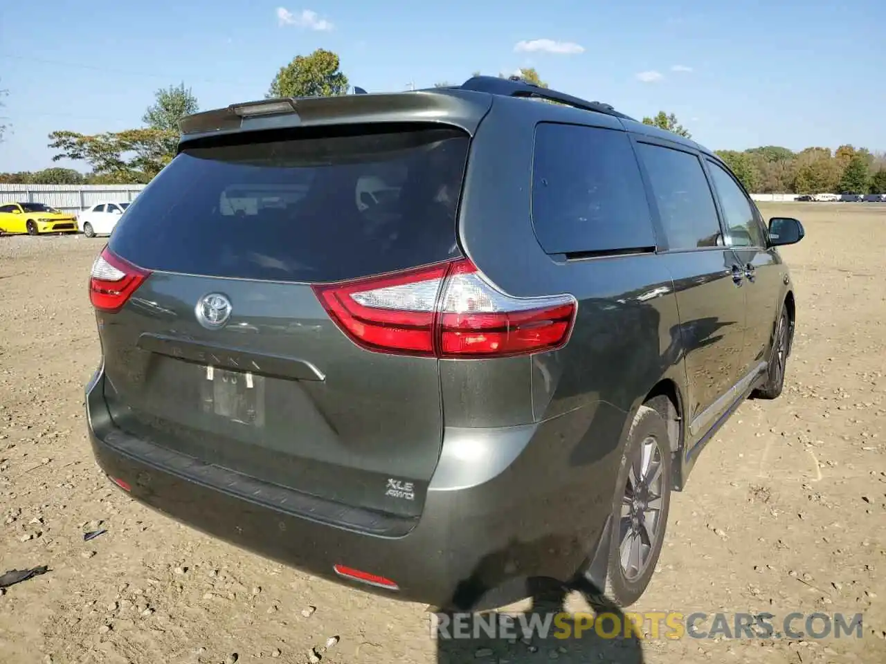 4 Photograph of a damaged car 5TDDZ3DC2KS217370 TOYOTA SIENNA 2019