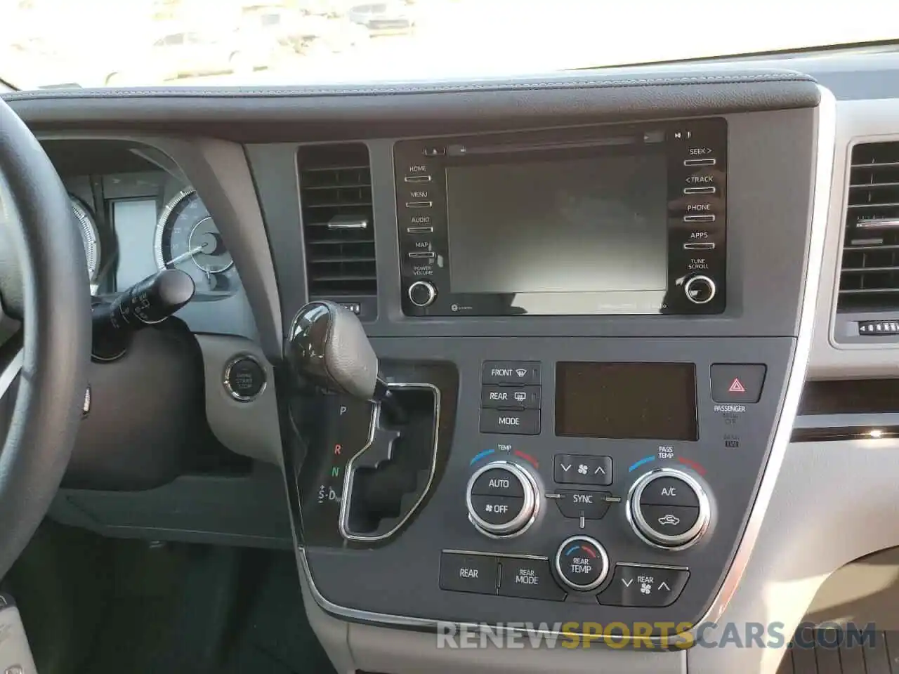 9 Photograph of a damaged car 5TDDZ3DC2KS217370 TOYOTA SIENNA 2019