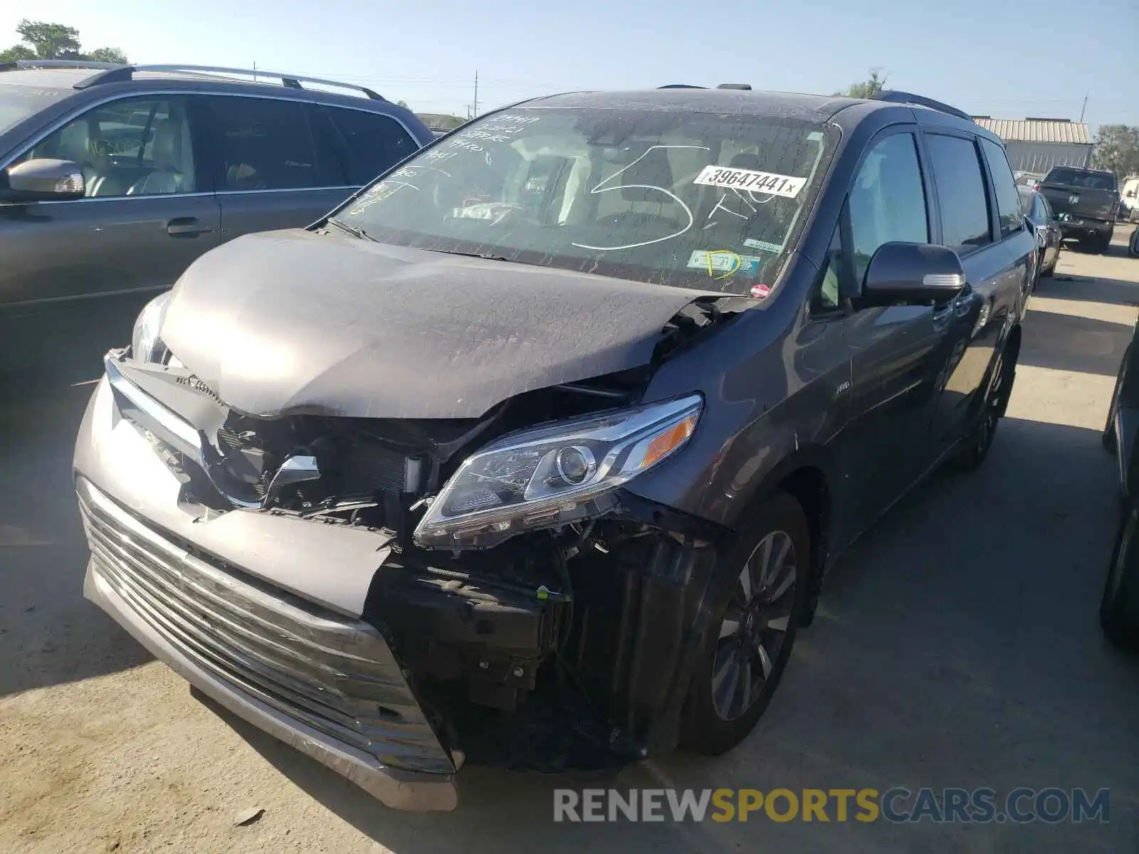 2 Photograph of a damaged car 5TDDZ3DC2KS218325 TOYOTA SIENNA 2019