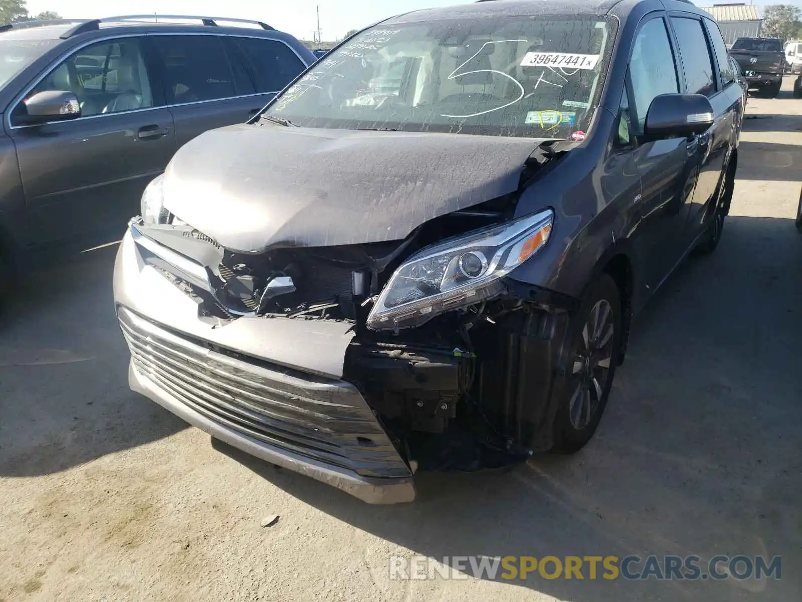 9 Photograph of a damaged car 5TDDZ3DC2KS218325 TOYOTA SIENNA 2019