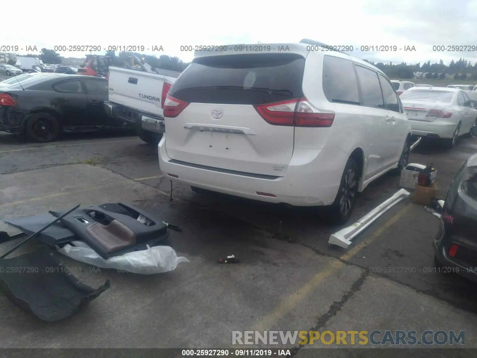 4 Photograph of a damaged car 5TDDZ3DC2KS220947 TOYOTA SIENNA 2019