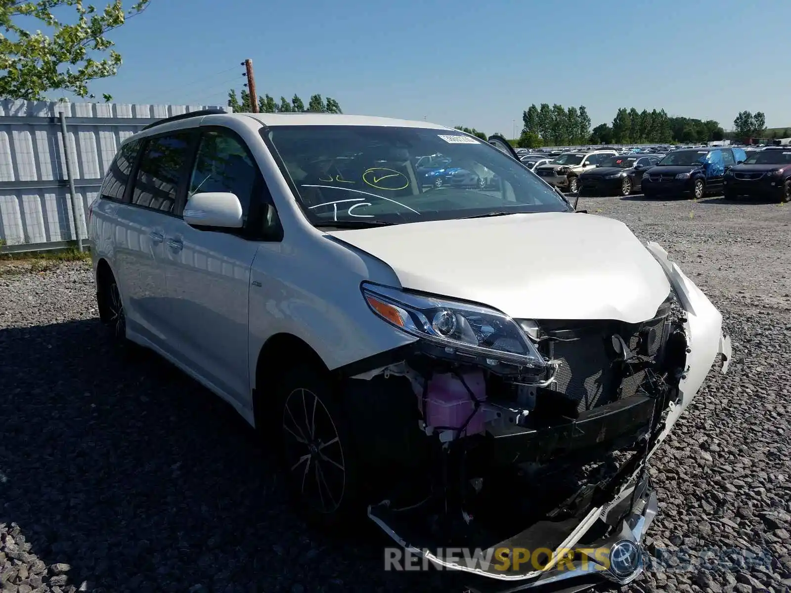 1 Photograph of a damaged car 5TDDZ3DC2KS222469 TOYOTA SIENNA 2019