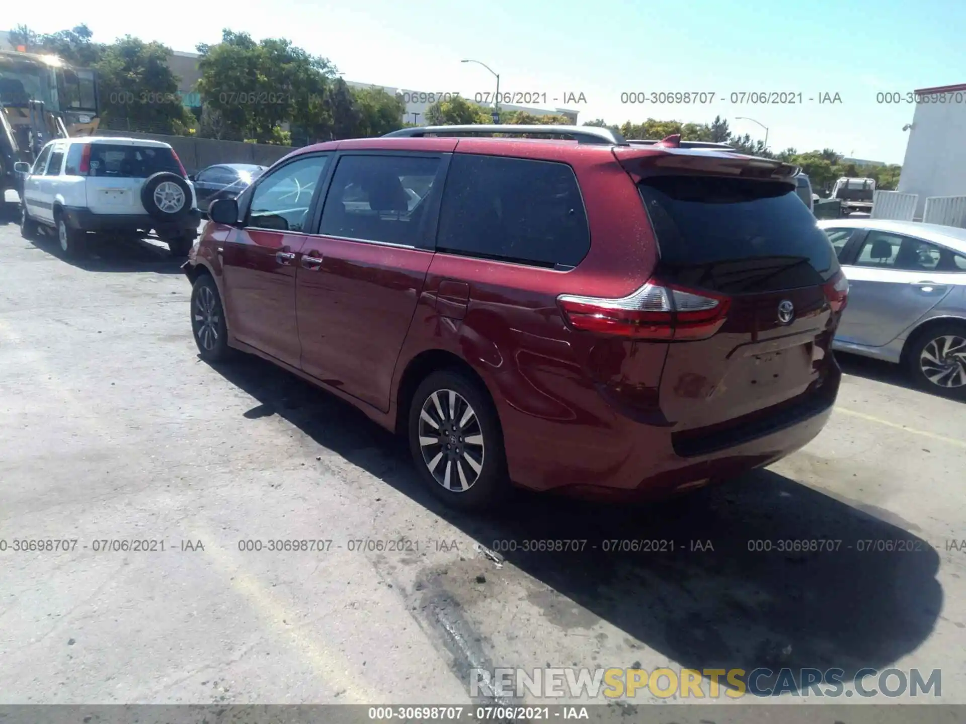 3 Photograph of a damaged car 5TDDZ3DC2KS223735 TOYOTA SIENNA 2019