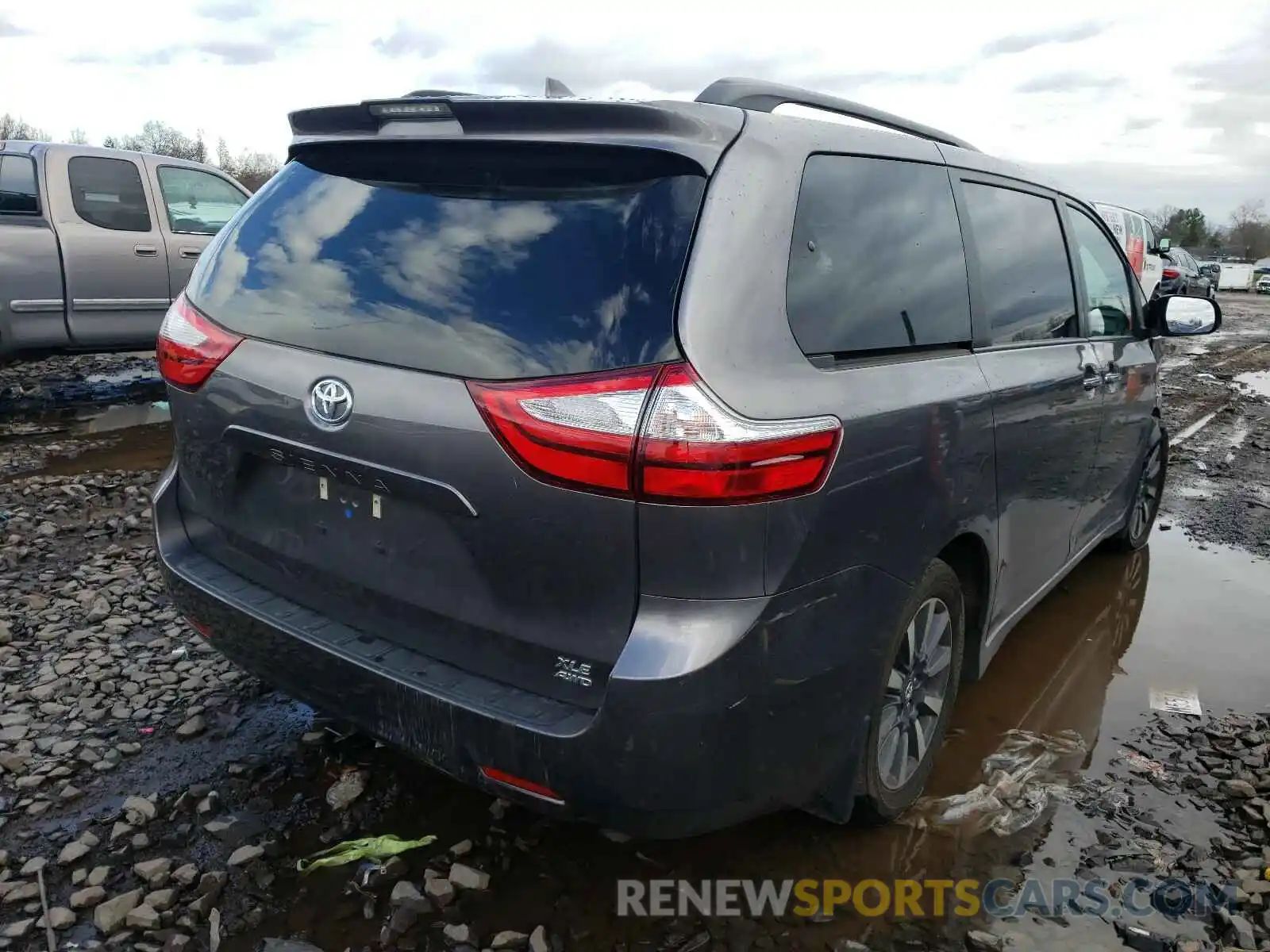 4 Photograph of a damaged car 5TDDZ3DC2KS224416 TOYOTA SIENNA 2019