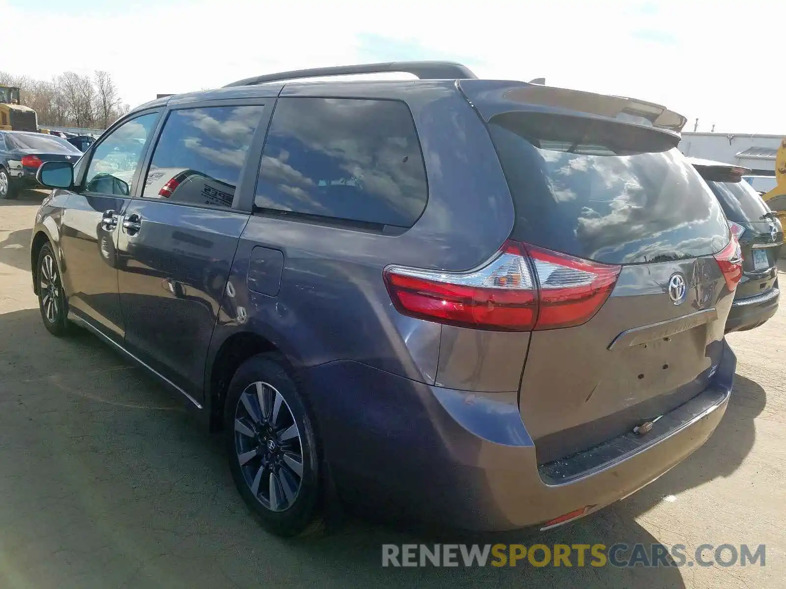 3 Photograph of a damaged car 5TDDZ3DC2KS226442 TOYOTA SIENNA 2019