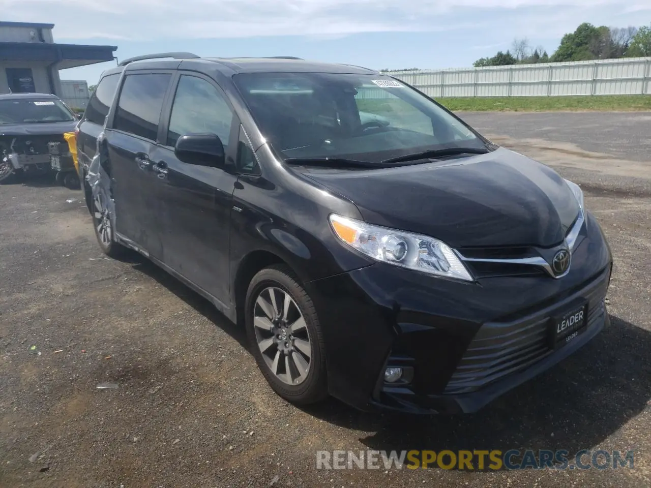 1 Photograph of a damaged car 5TDDZ3DC2KS226649 TOYOTA SIENNA 2019