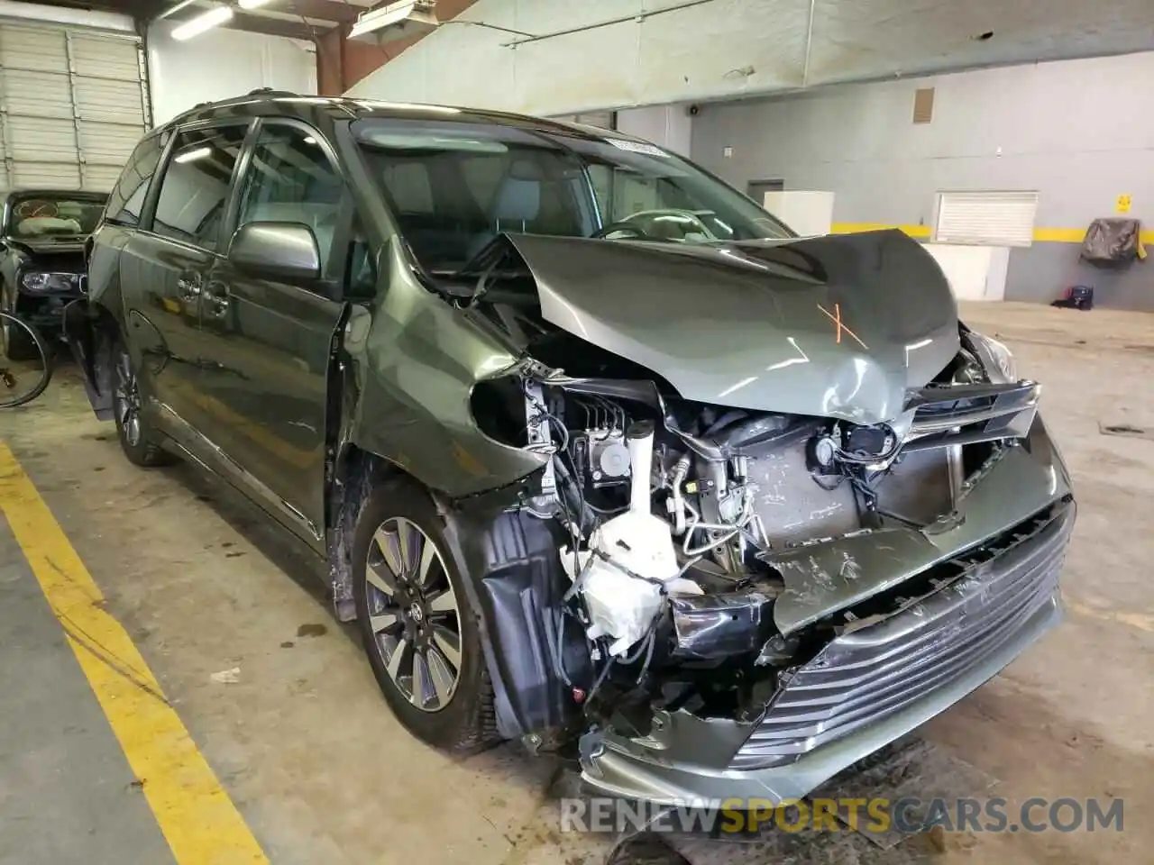 1 Photograph of a damaged car 5TDDZ3DC2KS226747 TOYOTA SIENNA 2019