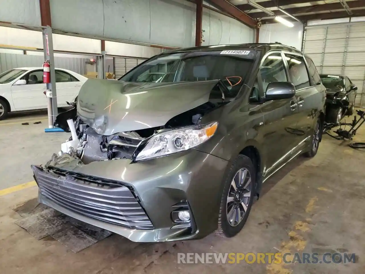 2 Photograph of a damaged car 5TDDZ3DC2KS226747 TOYOTA SIENNA 2019