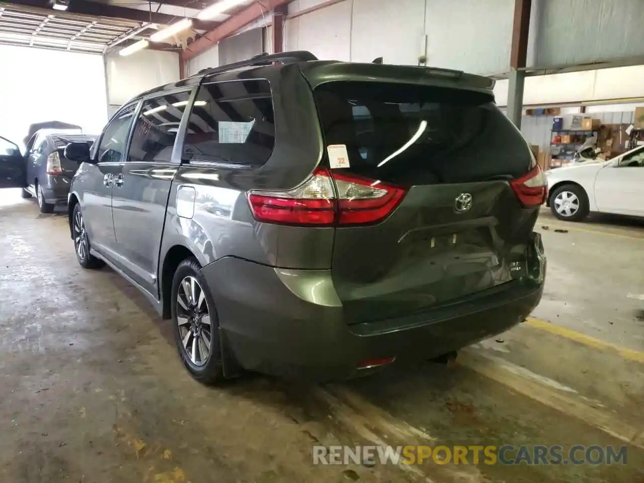 3 Photograph of a damaged car 5TDDZ3DC2KS226747 TOYOTA SIENNA 2019