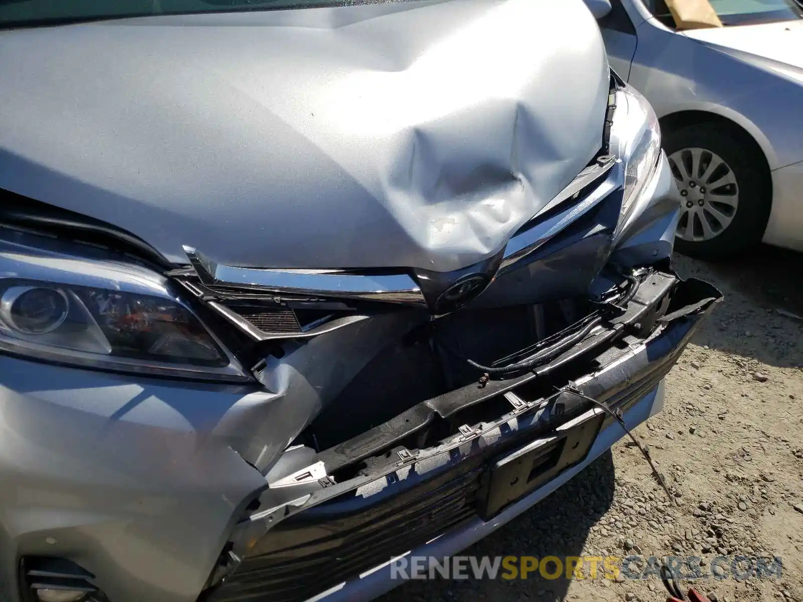 9 Photograph of a damaged car 5TDDZ3DC2KS227994 TOYOTA SIENNA 2019