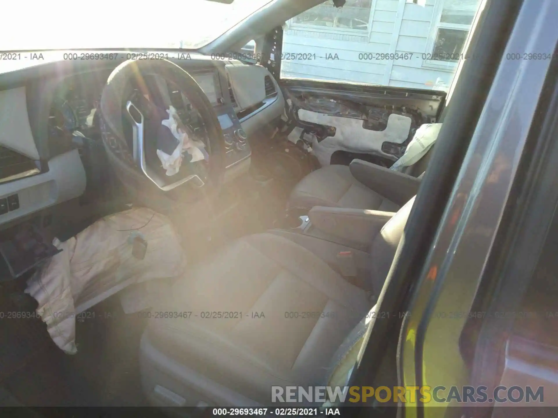 5 Photograph of a damaged car 5TDDZ3DC3KS210489 TOYOTA SIENNA 2019