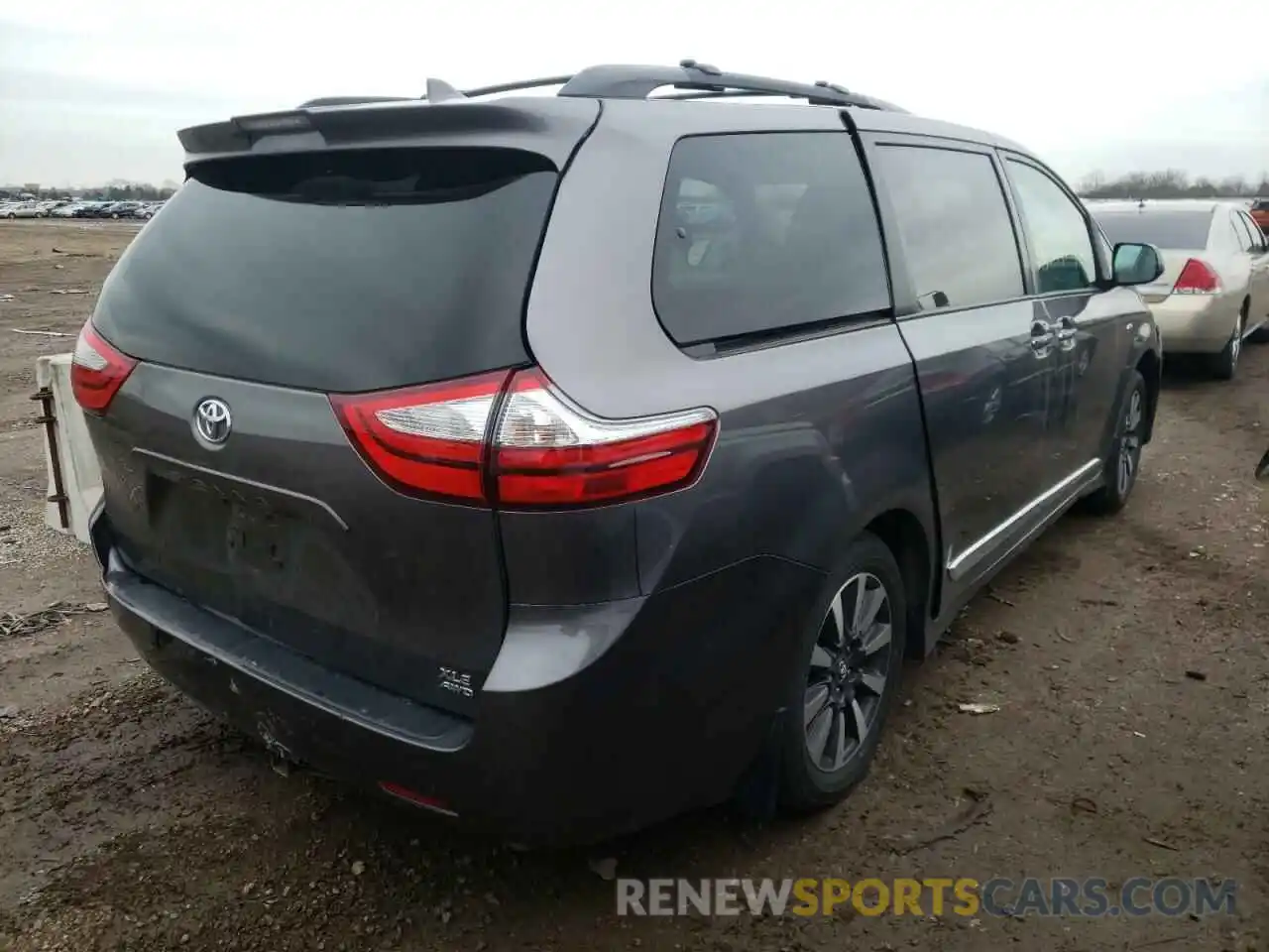 4 Photograph of a damaged car 5TDDZ3DC3KS210962 TOYOTA SIENNA 2019