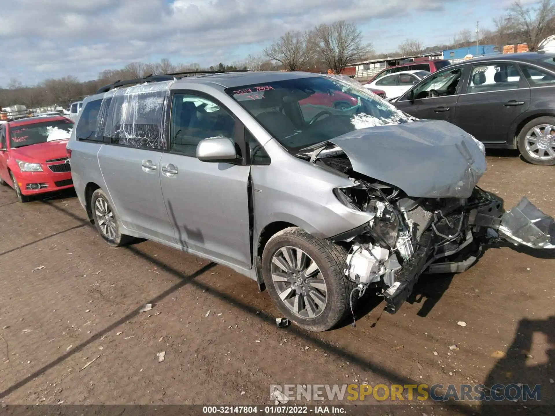 1 Photograph of a damaged car 5TDDZ3DC3KS215675 TOYOTA SIENNA 2019