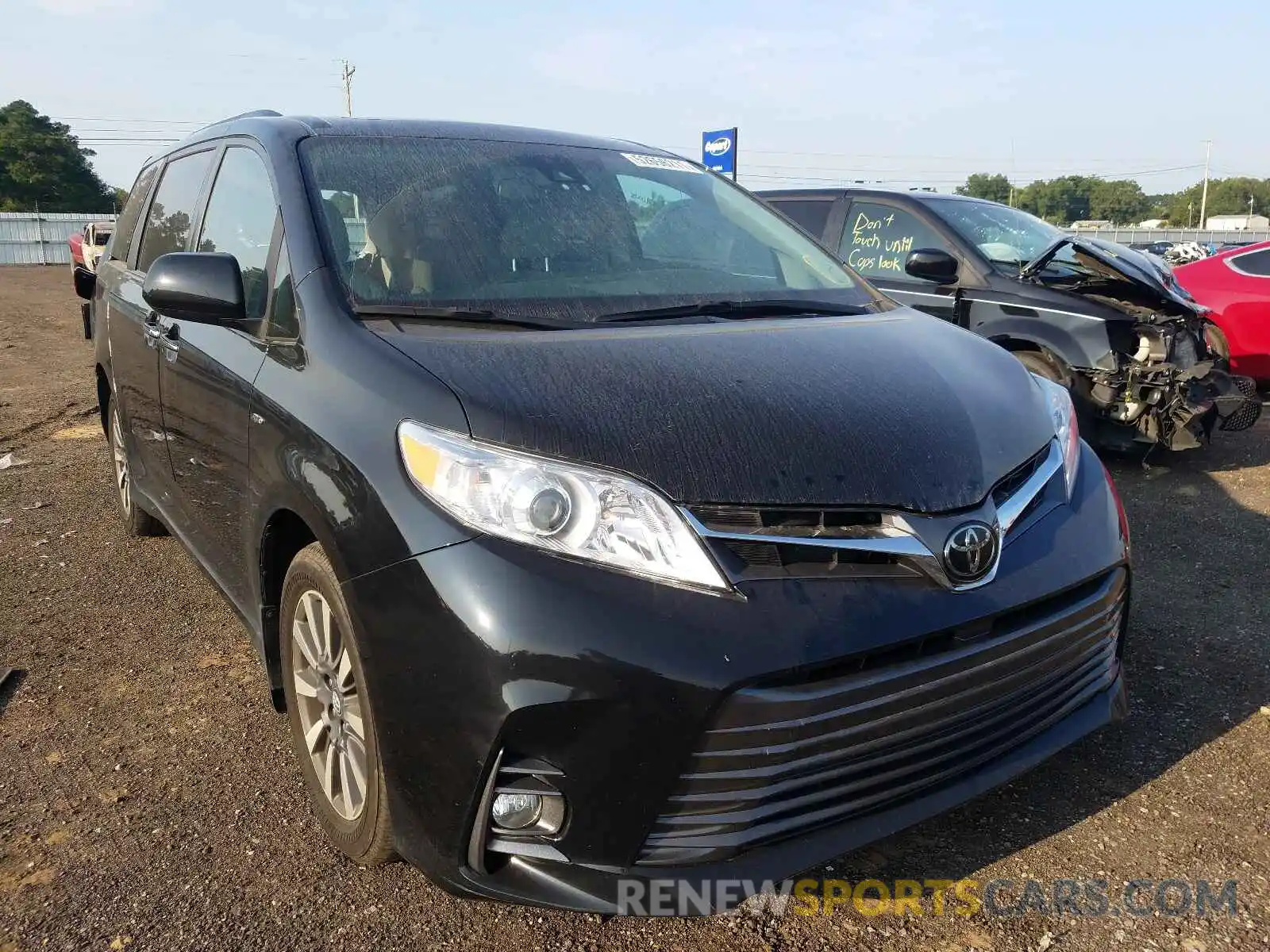 1 Photograph of a damaged car 5TDDZ3DC3KS219712 TOYOTA SIENNA 2019