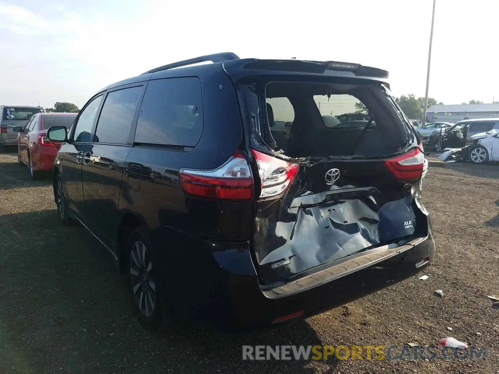 3 Photograph of a damaged car 5TDDZ3DC3KS219712 TOYOTA SIENNA 2019