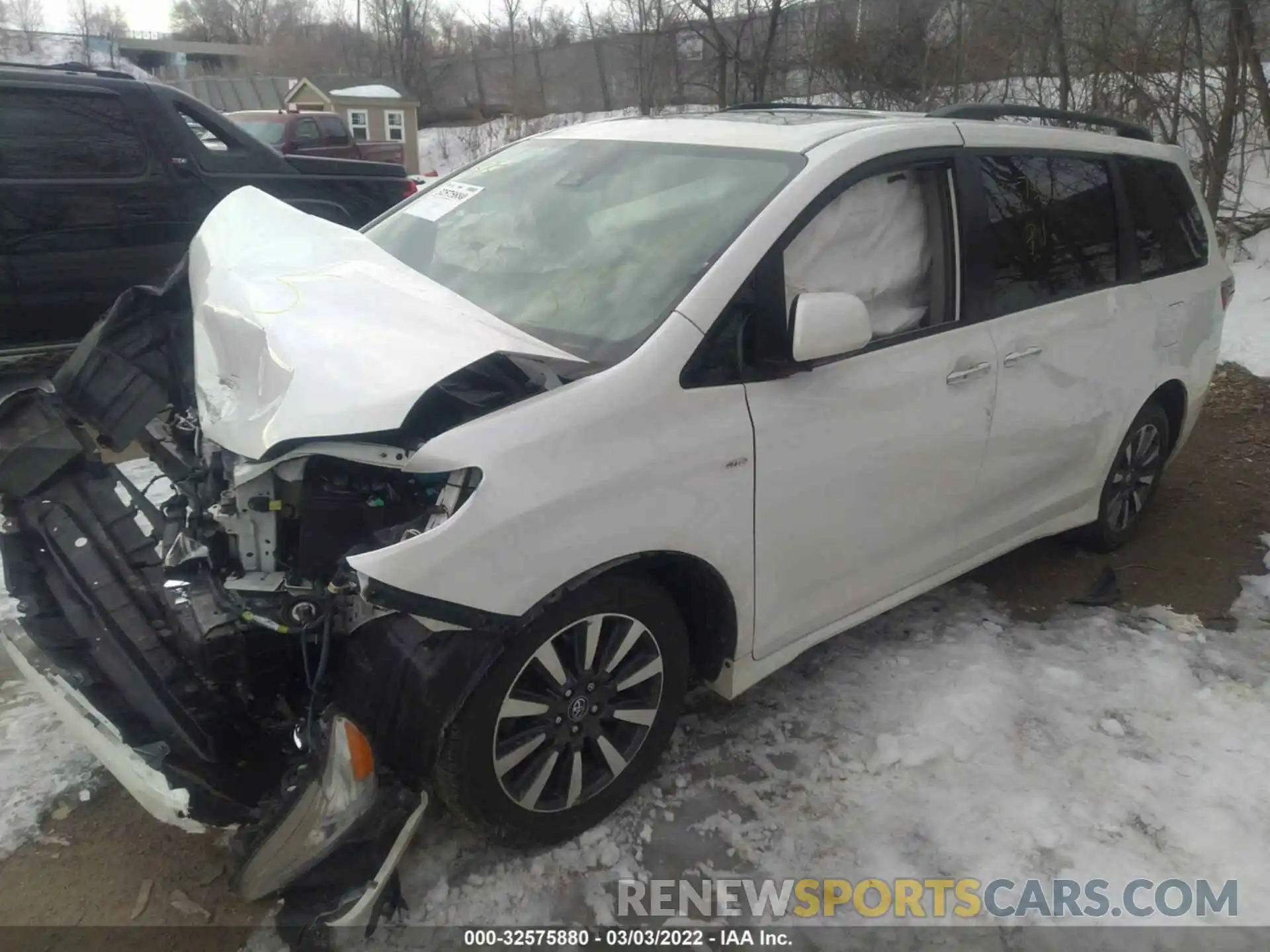 2 Photograph of a damaged car 5TDDZ3DC3KS226191 TOYOTA SIENNA 2019