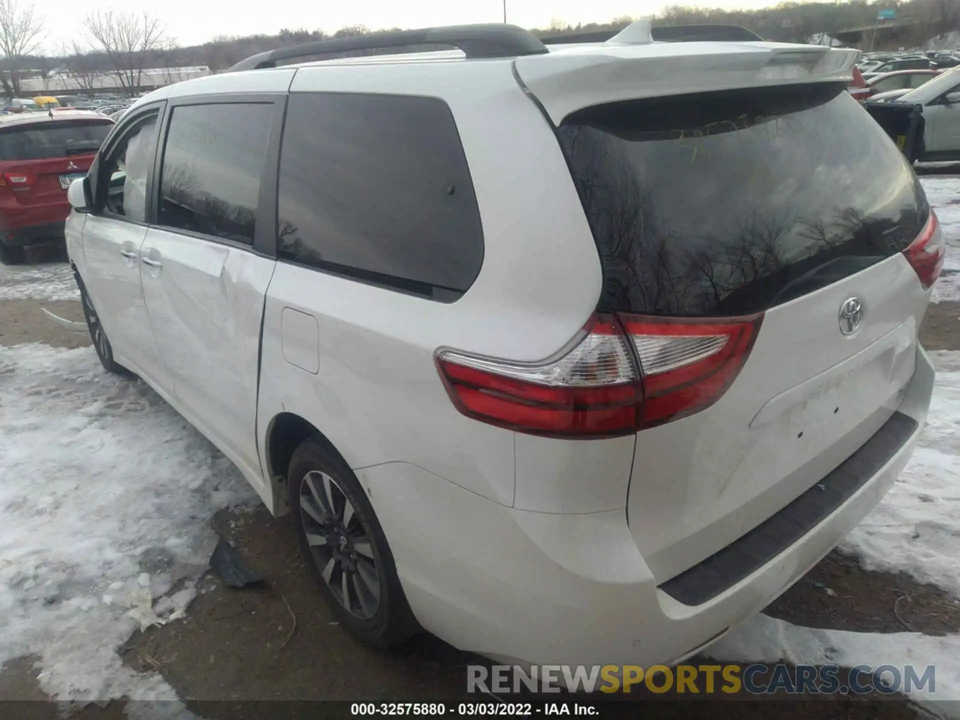 3 Фотография поврежденного автомобиля 5TDDZ3DC3KS226191 TOYOTA SIENNA 2019