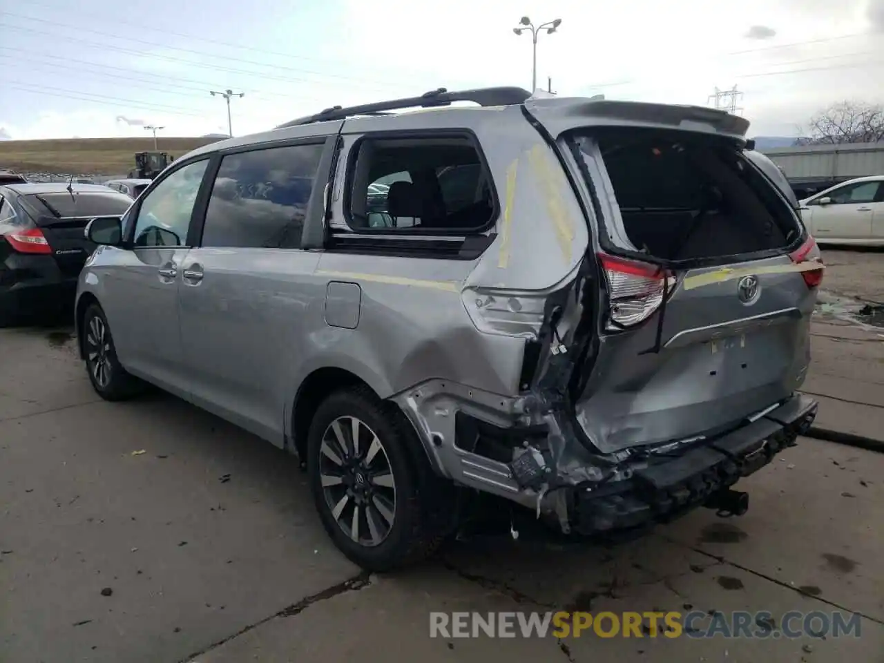 3 Photograph of a damaged car 5TDDZ3DC4KS211053 TOYOTA SIENNA 2019