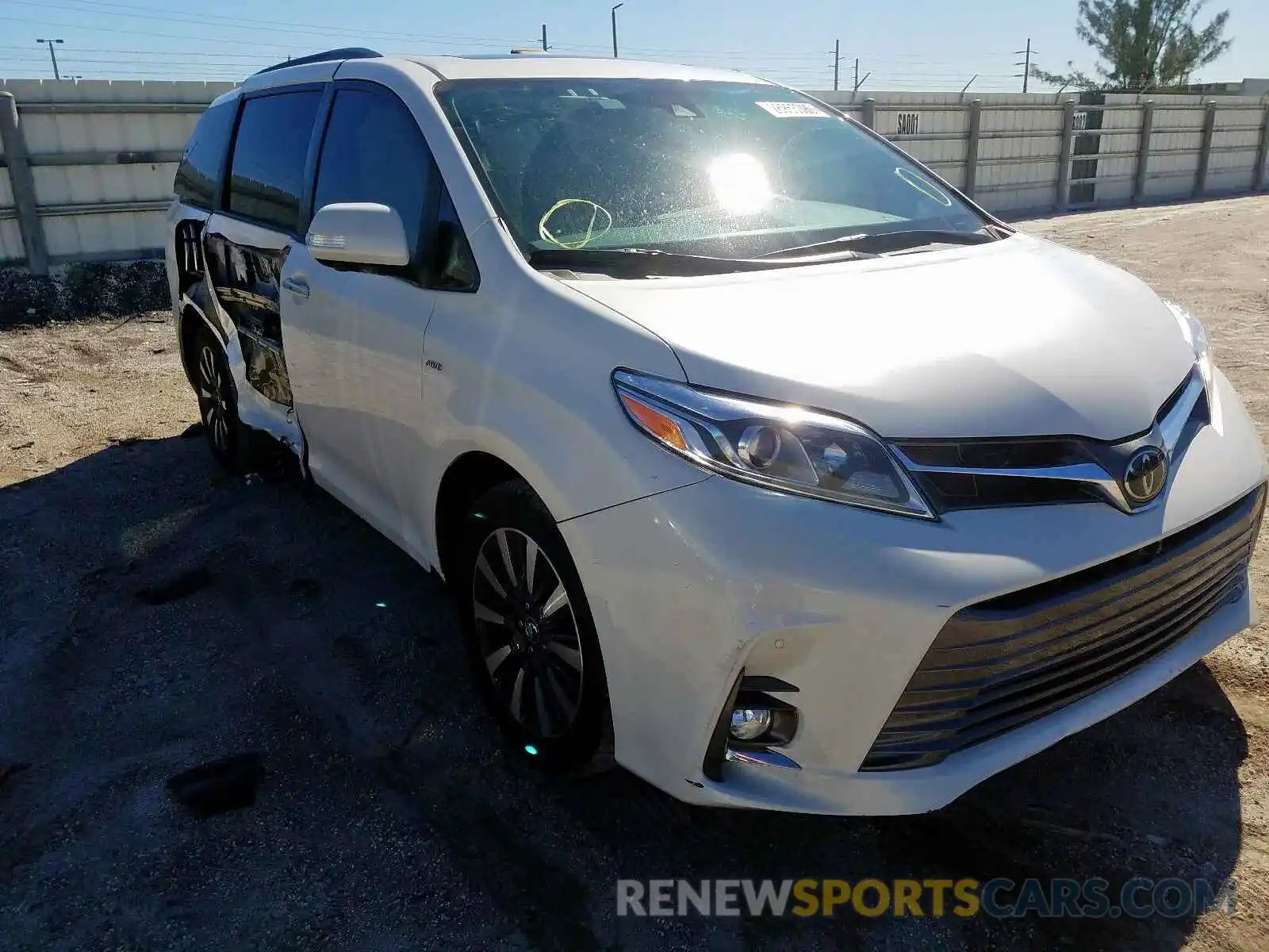 1 Photograph of a damaged car 5TDDZ3DC4KS212218 TOYOTA SIENNA 2019