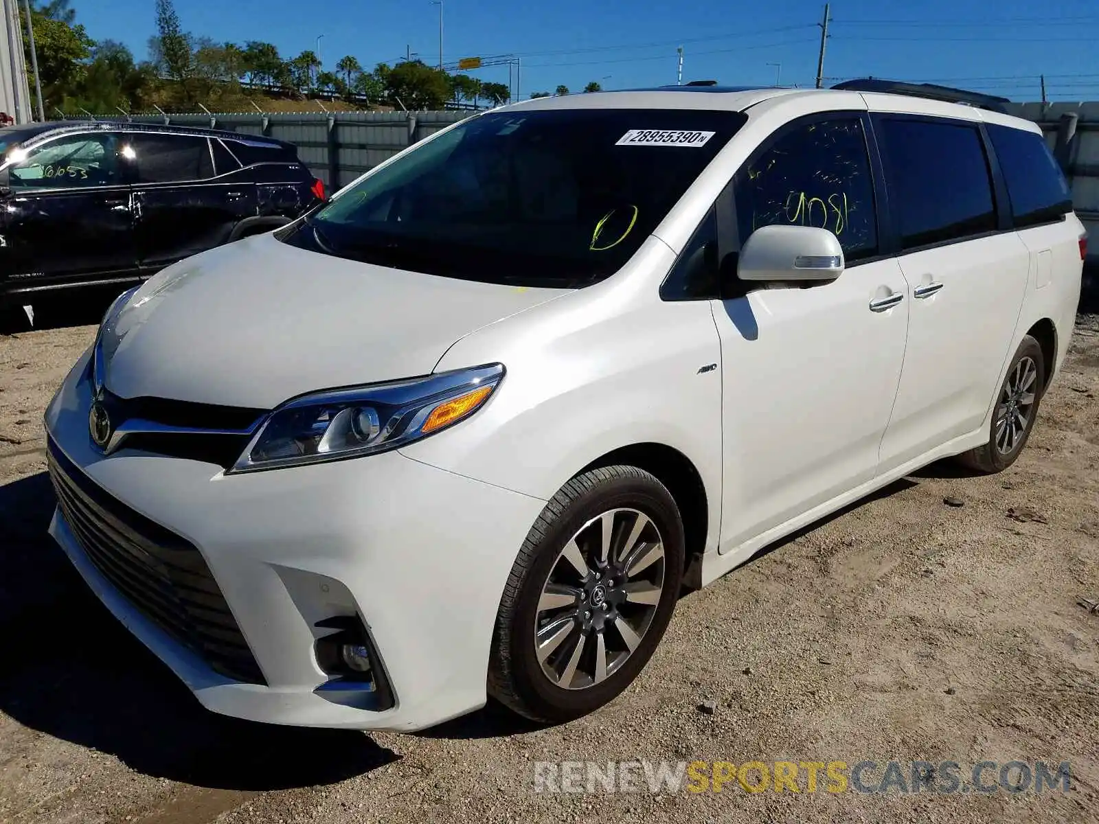 2 Photograph of a damaged car 5TDDZ3DC4KS212218 TOYOTA SIENNA 2019