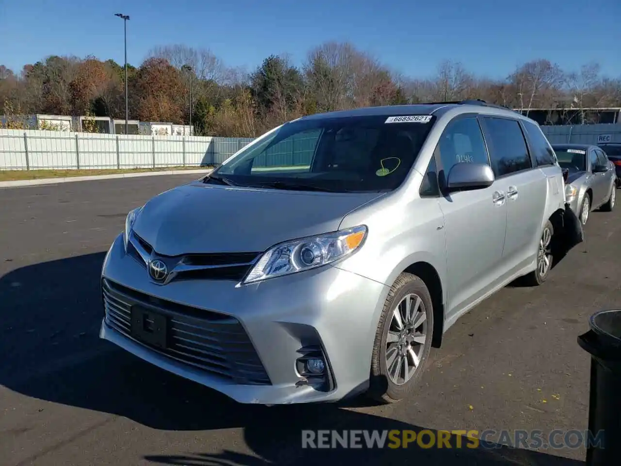 2 Photograph of a damaged car 5TDDZ3DC4KS216351 TOYOTA SIENNA 2019