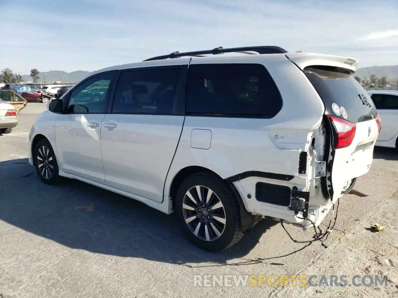 3 Photograph of a damaged car 5TDDZ3DC4KS218648 TOYOTA SIENNA 2019