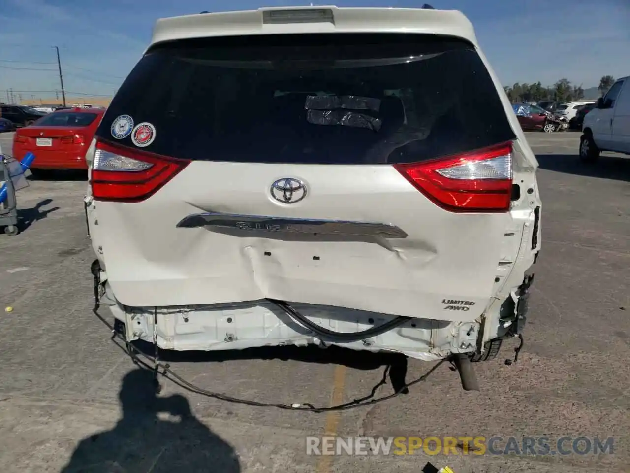 9 Photograph of a damaged car 5TDDZ3DC4KS218648 TOYOTA SIENNA 2019