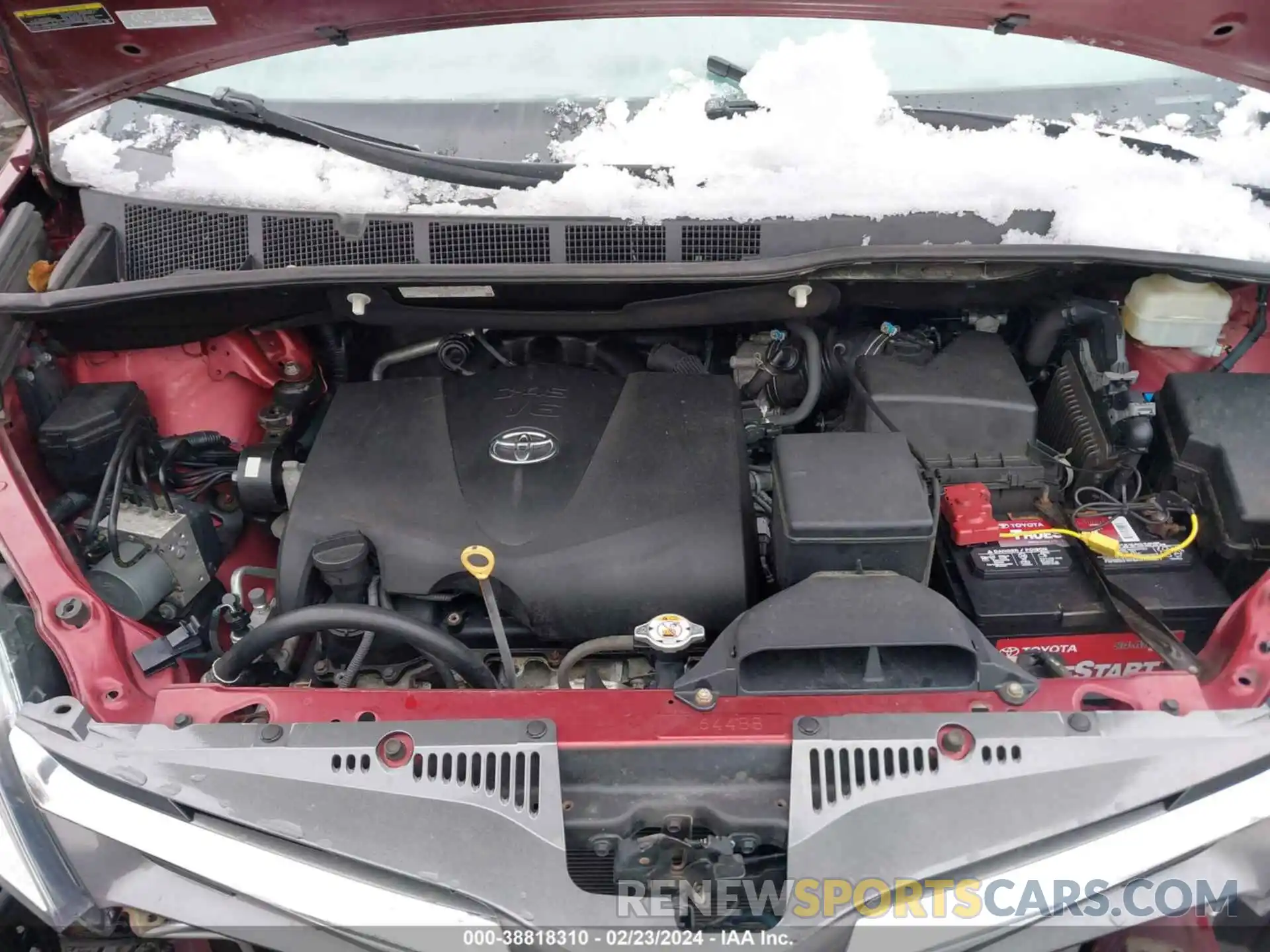 10 Photograph of a damaged car 5TDDZ3DC4KS220562 TOYOTA SIENNA 2019