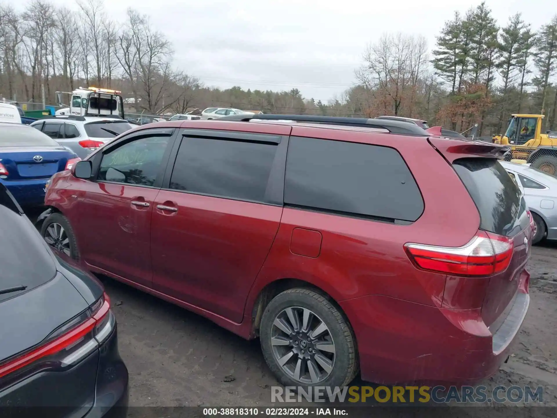 15 Photograph of a damaged car 5TDDZ3DC4KS220562 TOYOTA SIENNA 2019