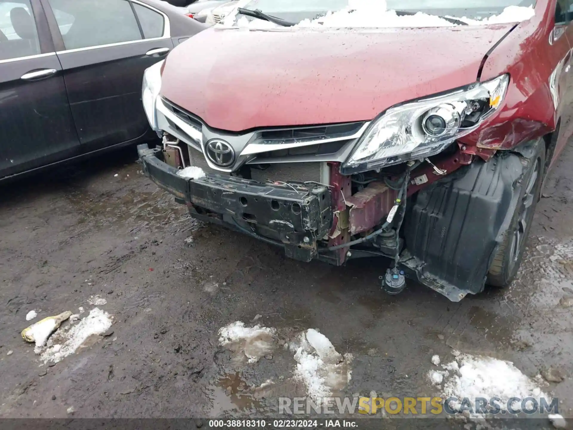 6 Photograph of a damaged car 5TDDZ3DC4KS220562 TOYOTA SIENNA 2019