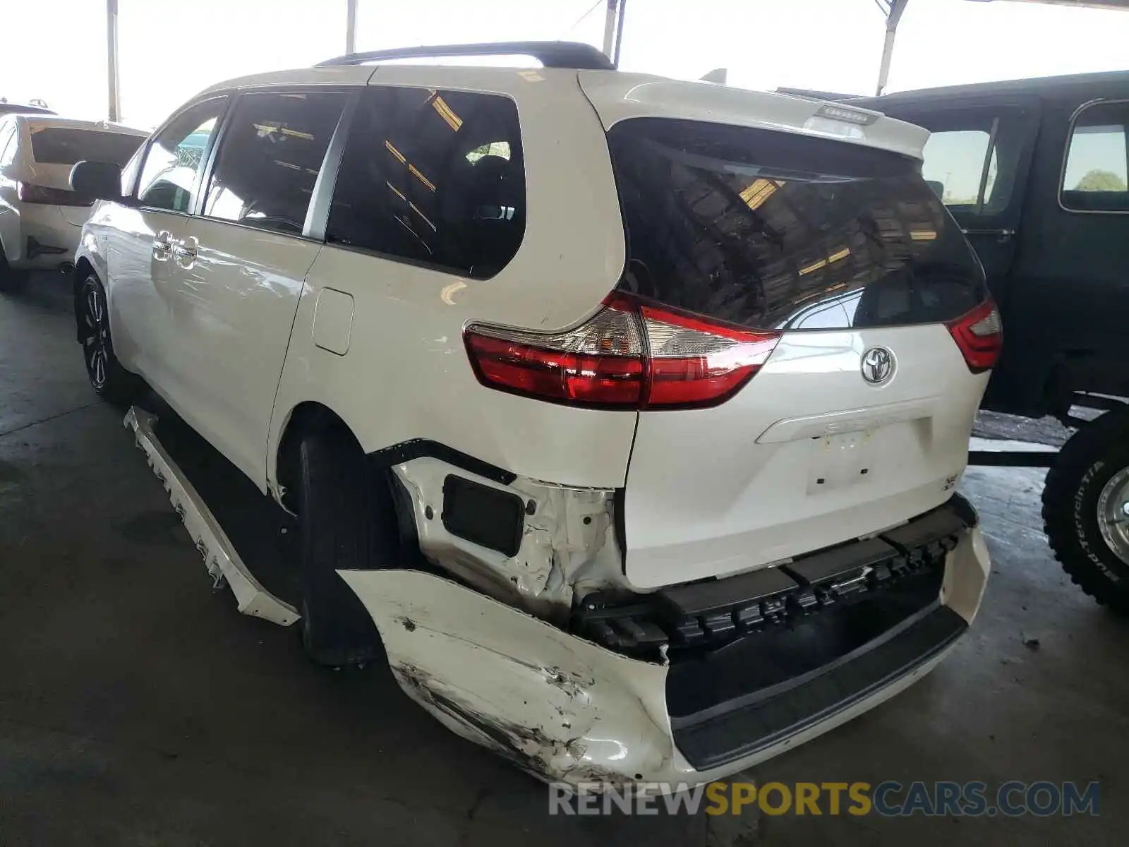 3 Фотография поврежденного автомобиля 5TDDZ3DC4KS221467 TOYOTA SIENNA 2019