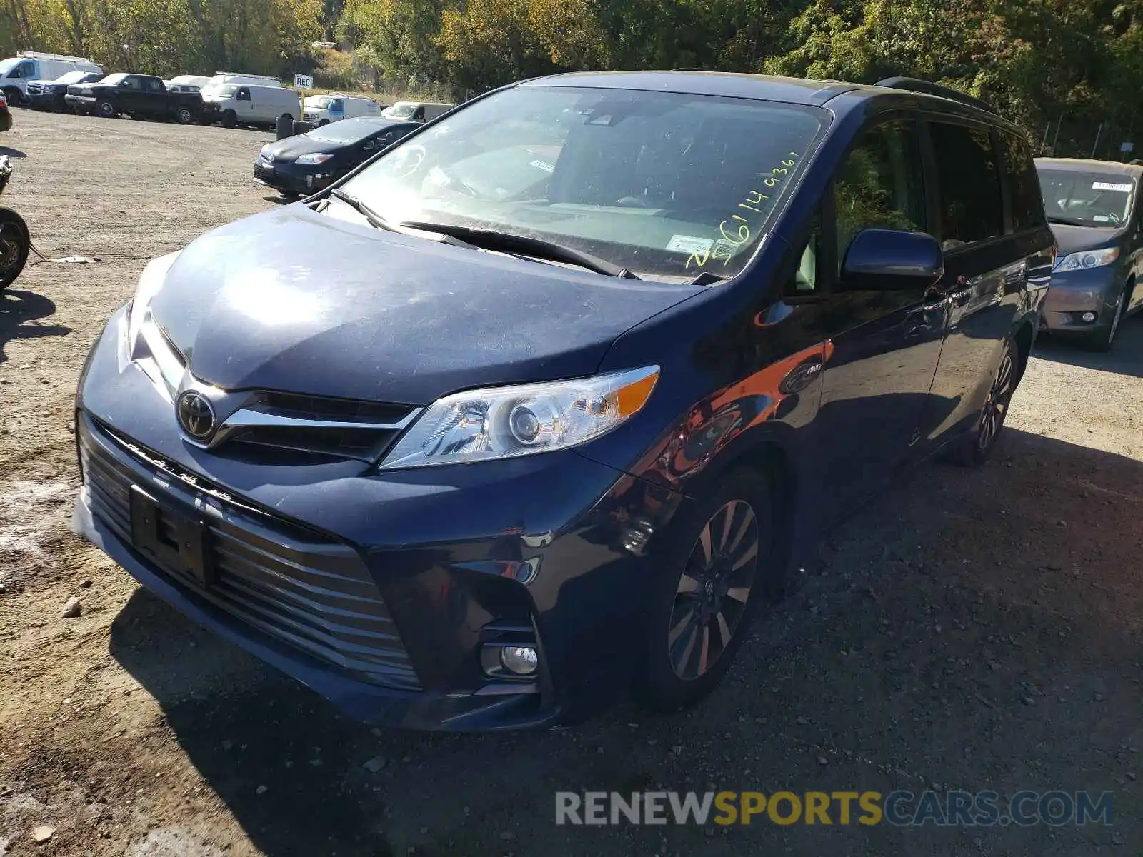 2 Photograph of a damaged car 5TDDZ3DC4KS226460 TOYOTA SIENNA 2019