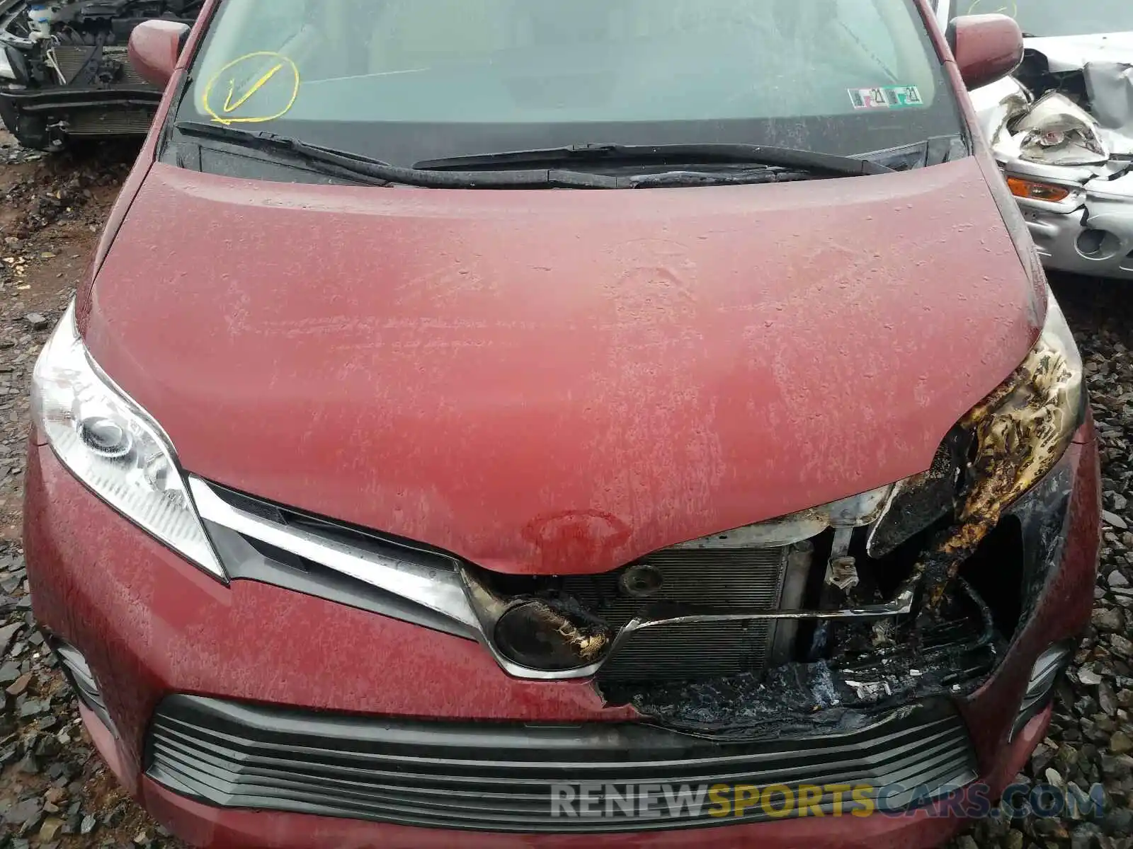 7 Photograph of a damaged car 5TDDZ3DC5KS212910 TOYOTA SIENNA 2019