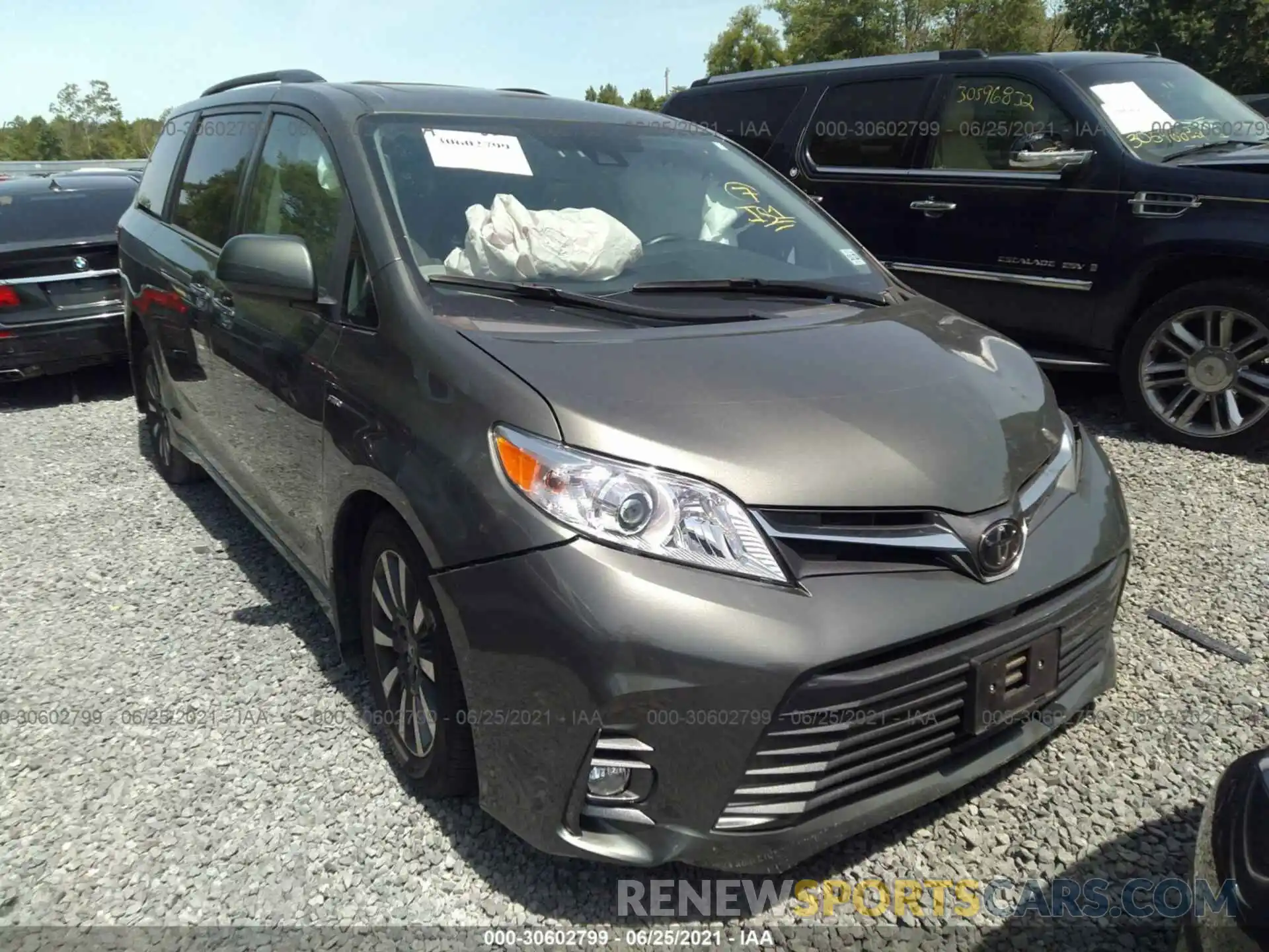 1 Photograph of a damaged car 5TDDZ3DC5KS216858 TOYOTA SIENNA 2019