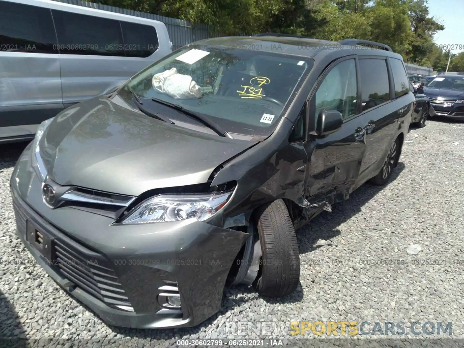 2 Фотография поврежденного автомобиля 5TDDZ3DC5KS216858 TOYOTA SIENNA 2019