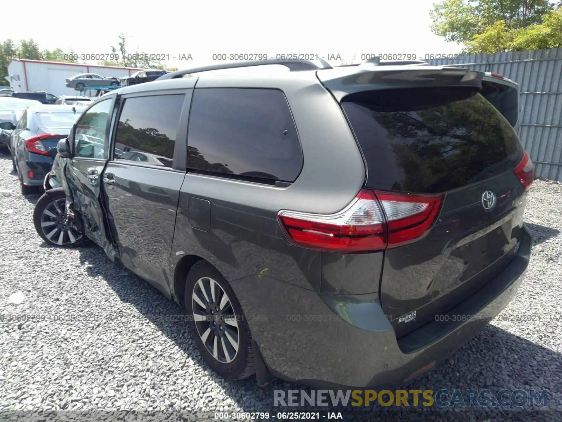 3 Фотография поврежденного автомобиля 5TDDZ3DC5KS216858 TOYOTA SIENNA 2019