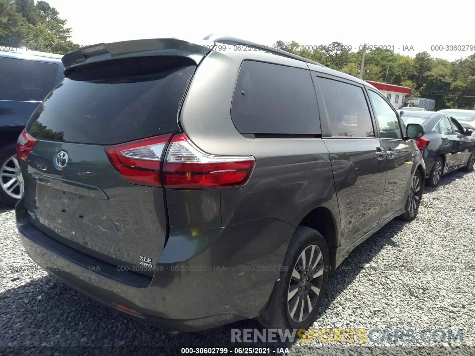 4 Фотография поврежденного автомобиля 5TDDZ3DC5KS216858 TOYOTA SIENNA 2019