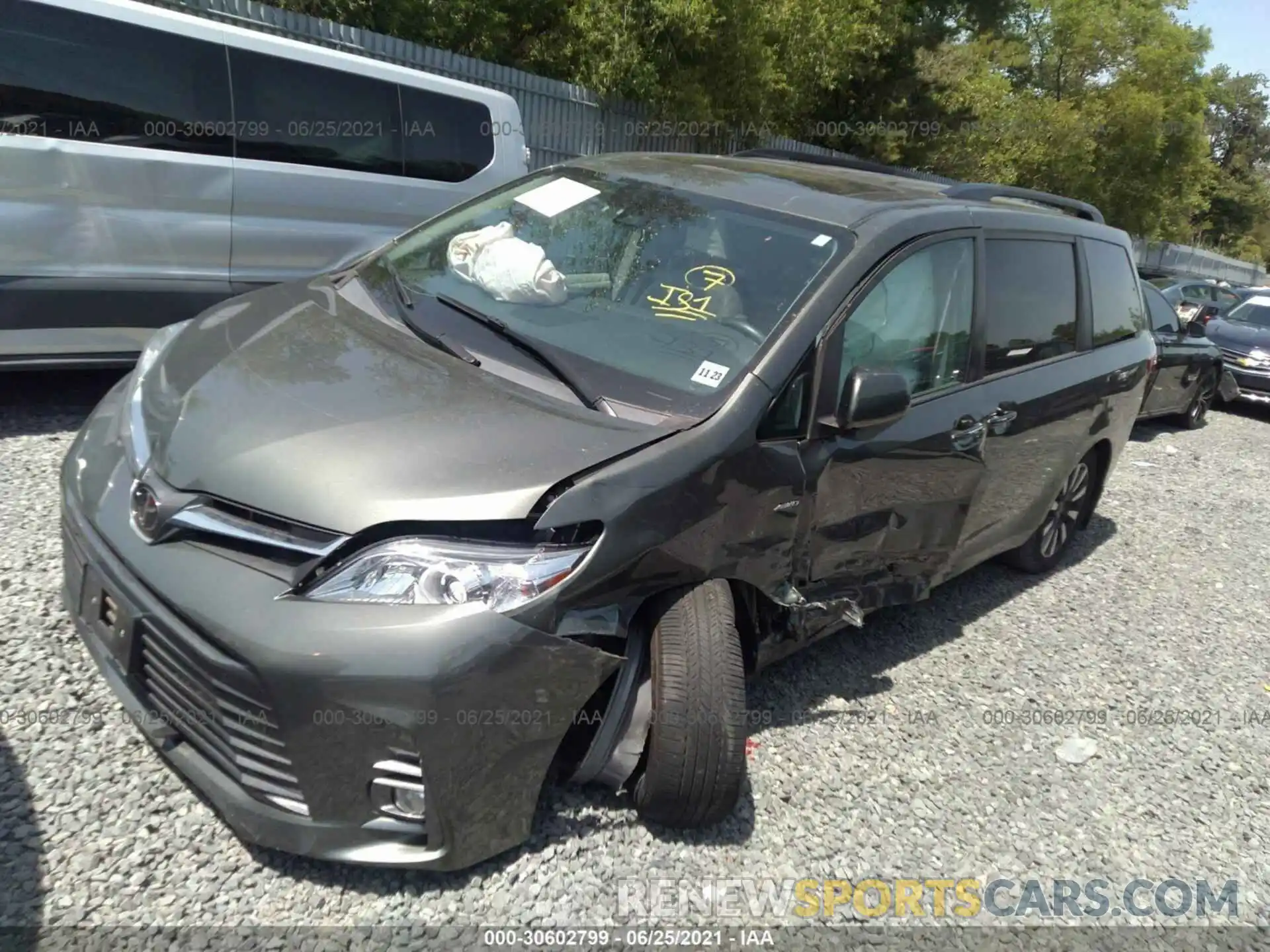 6 Photograph of a damaged car 5TDDZ3DC5KS216858 TOYOTA SIENNA 2019