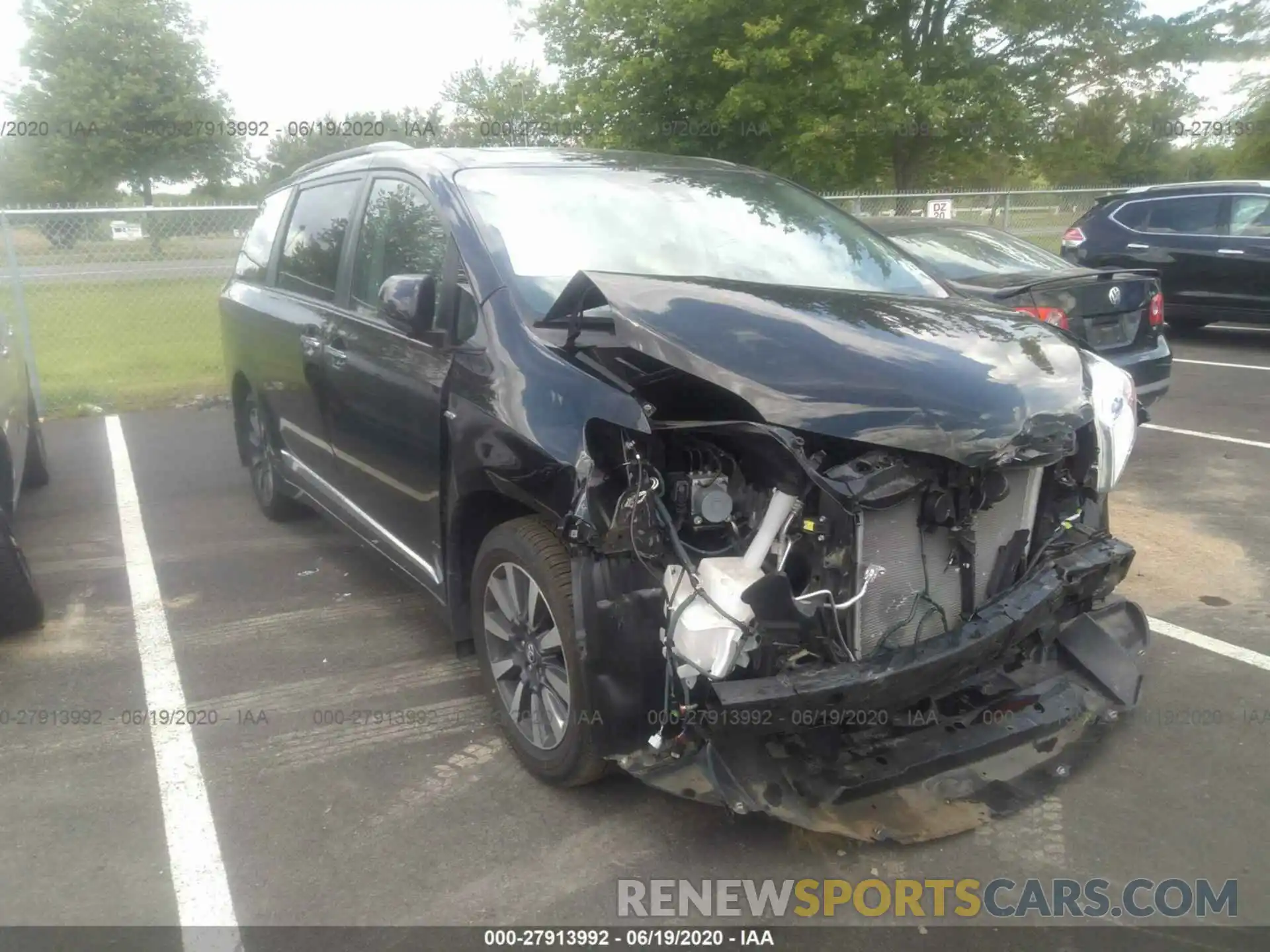 1 Photograph of a damaged car 5TDDZ3DC5KS216892 TOYOTA SIENNA 2019