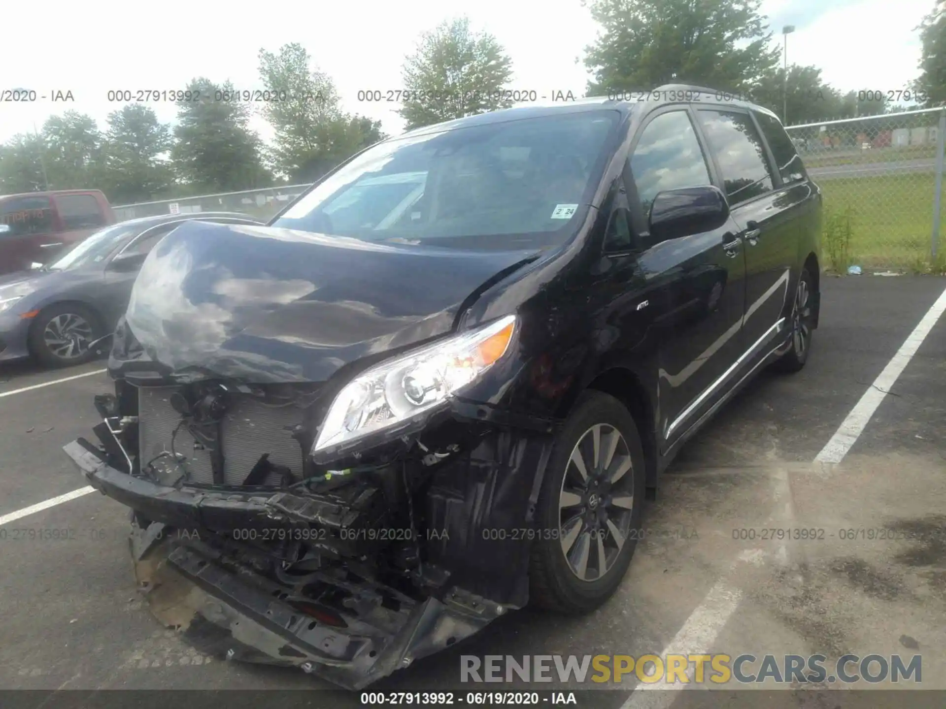 2 Photograph of a damaged car 5TDDZ3DC5KS216892 TOYOTA SIENNA 2019