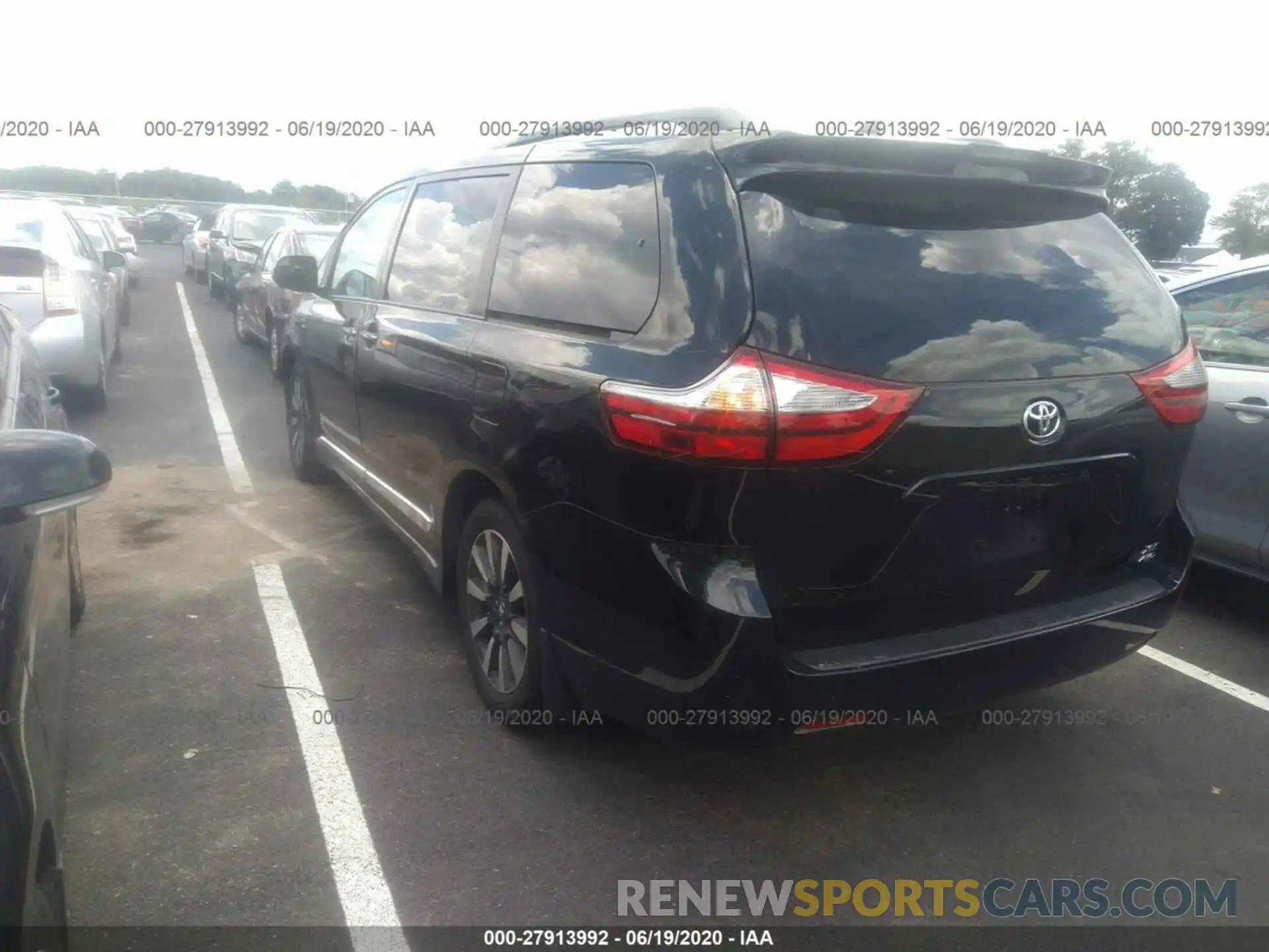 3 Photograph of a damaged car 5TDDZ3DC5KS216892 TOYOTA SIENNA 2019