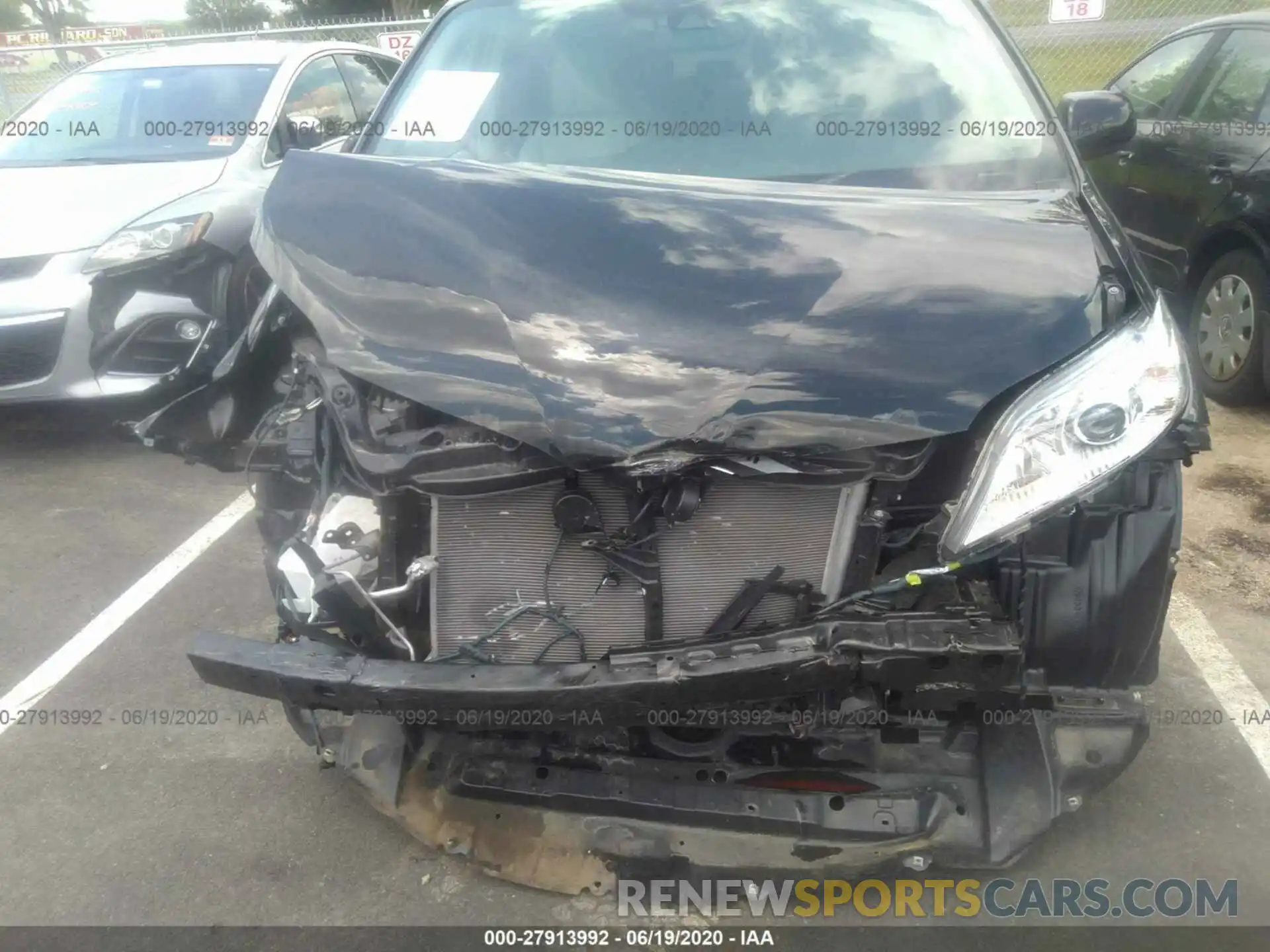 6 Photograph of a damaged car 5TDDZ3DC5KS216892 TOYOTA SIENNA 2019