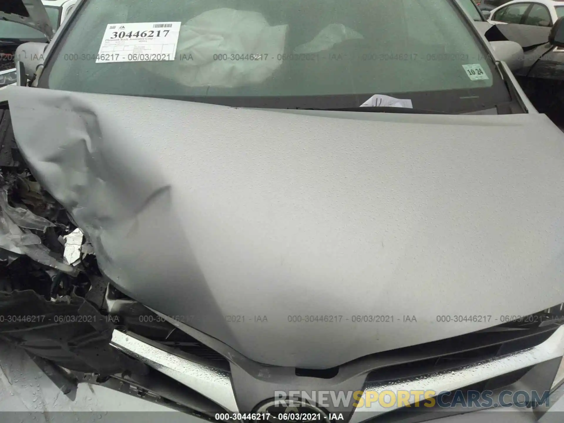 10 Photograph of a damaged car 5TDDZ3DC5KS219291 TOYOTA SIENNA 2019