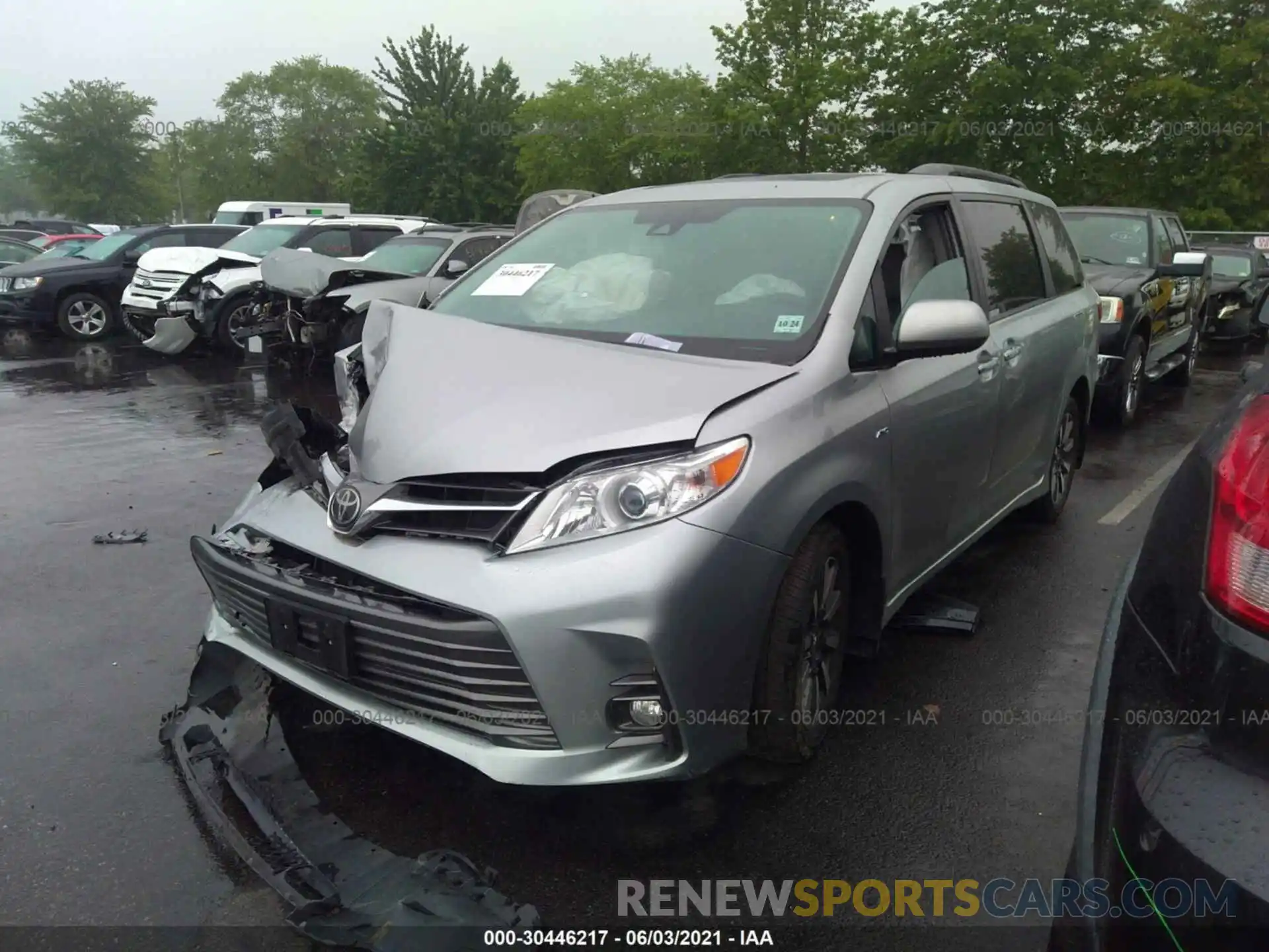 2 Photograph of a damaged car 5TDDZ3DC5KS219291 TOYOTA SIENNA 2019