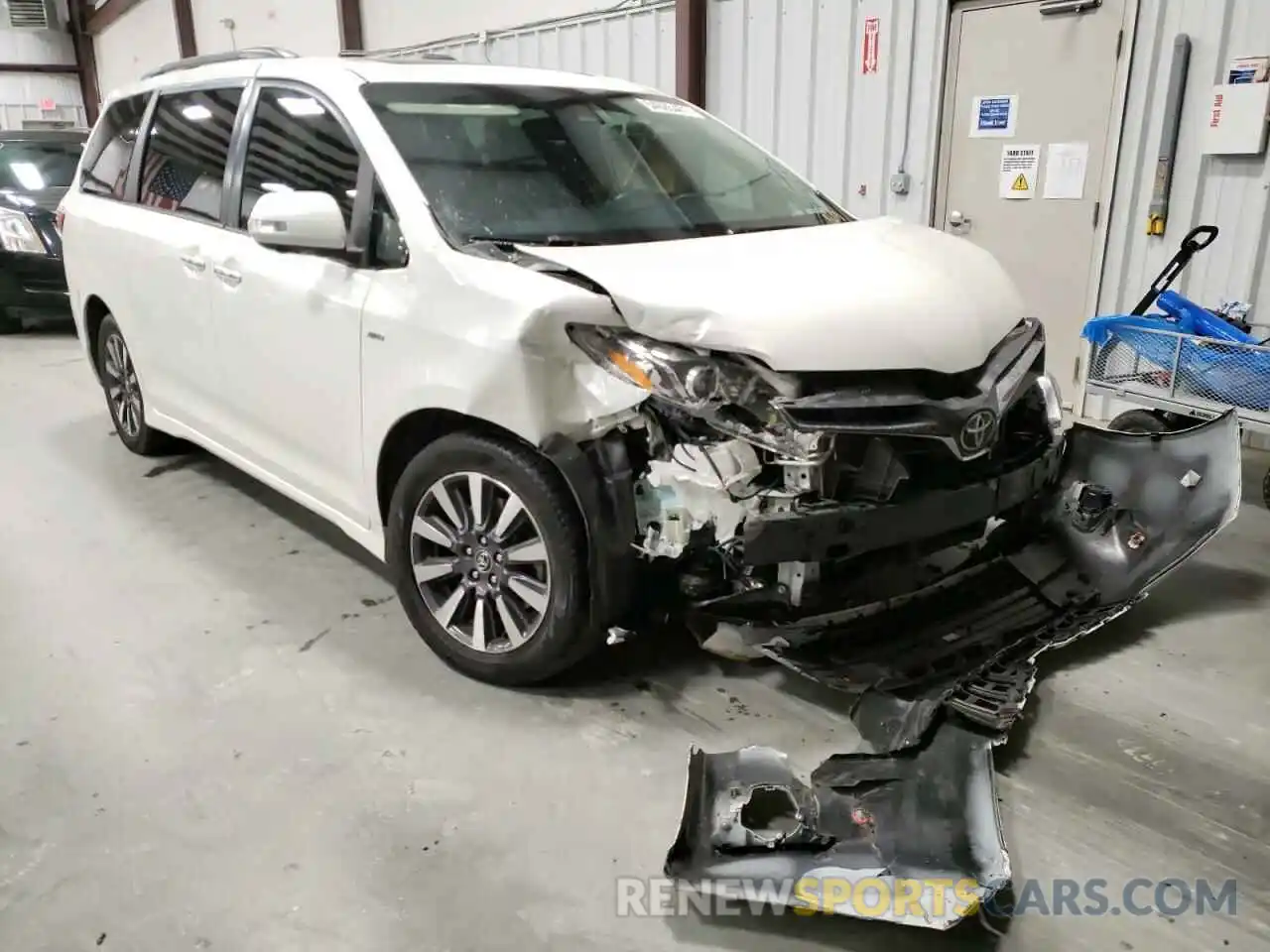 1 Photograph of a damaged car 5TDDZ3DC5KS220523 TOYOTA SIENNA 2019