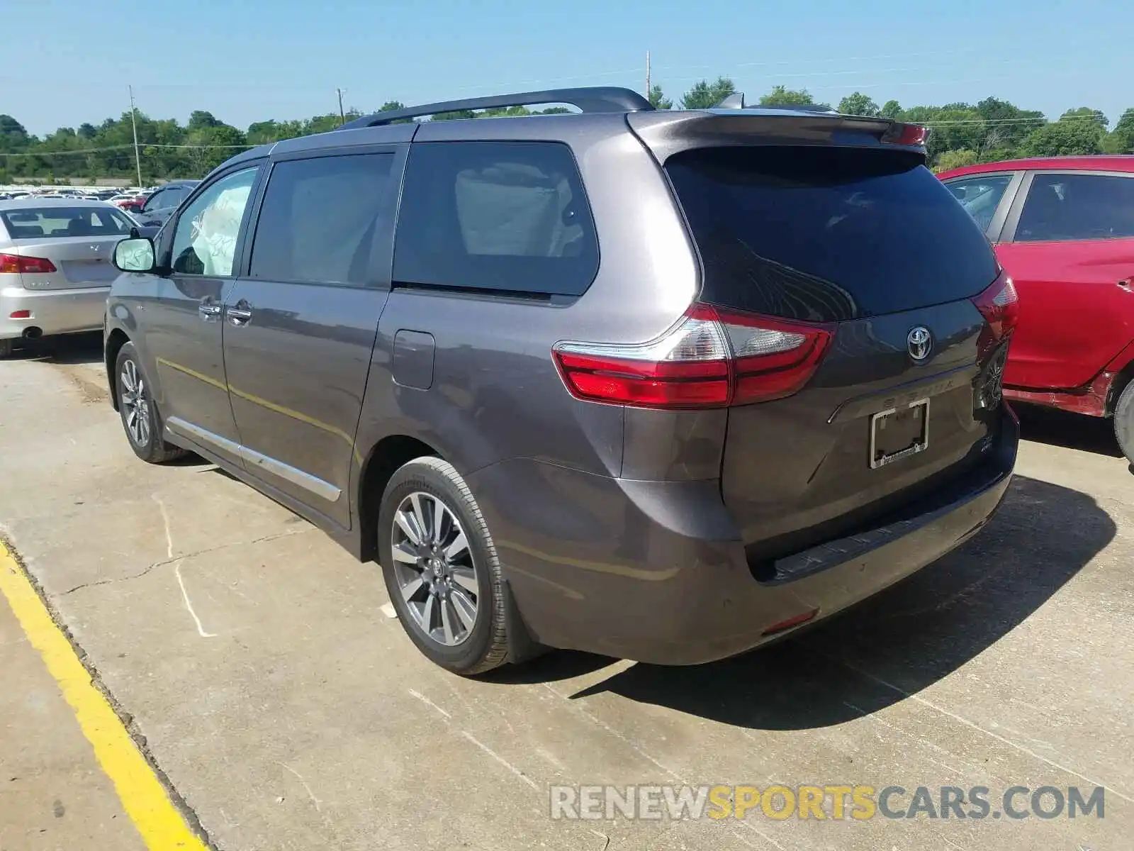 3 Photograph of a damaged car 5TDDZ3DC5KS222210 TOYOTA SIENNA 2019